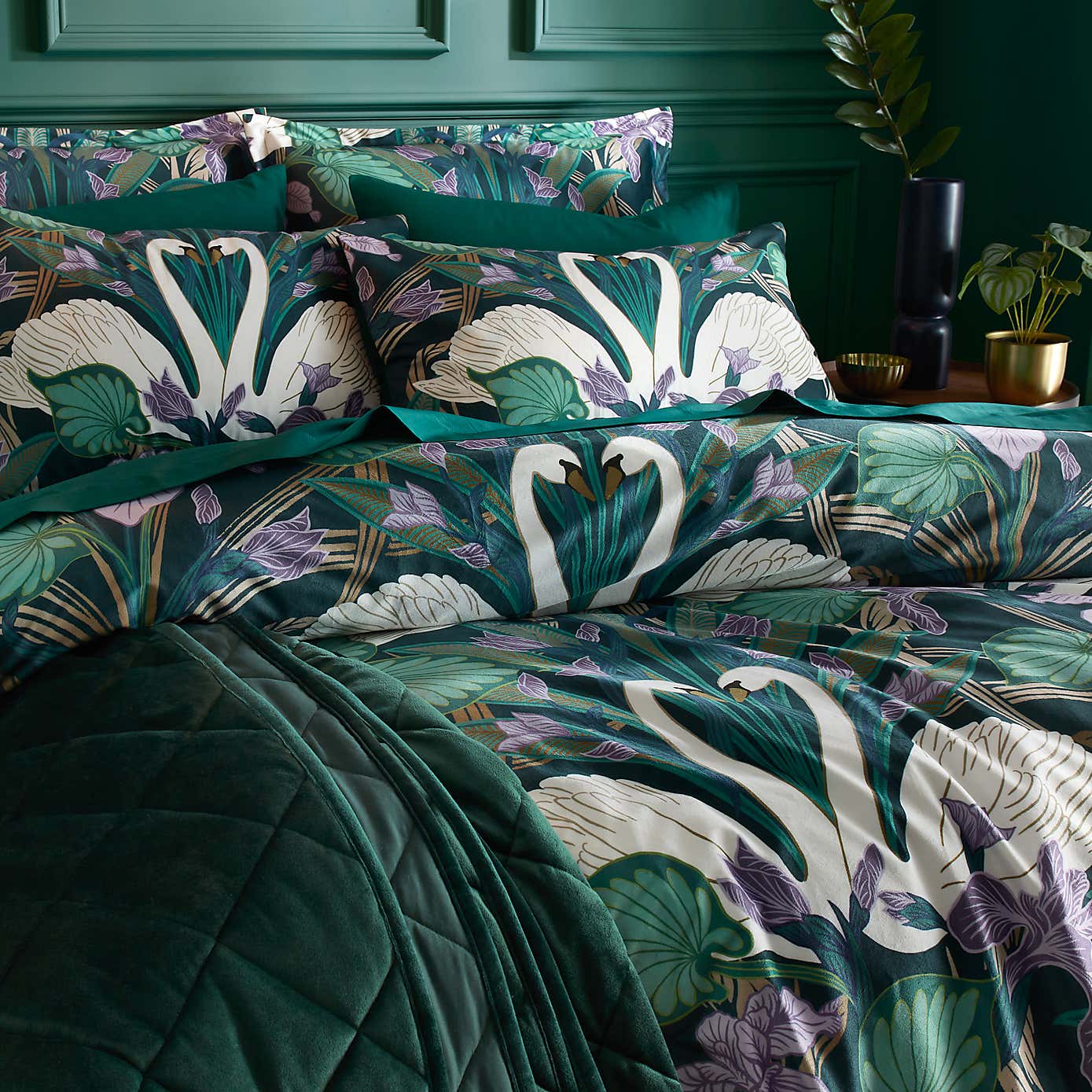 Nouveau Swan Duvet Cover and Pillowcase Set