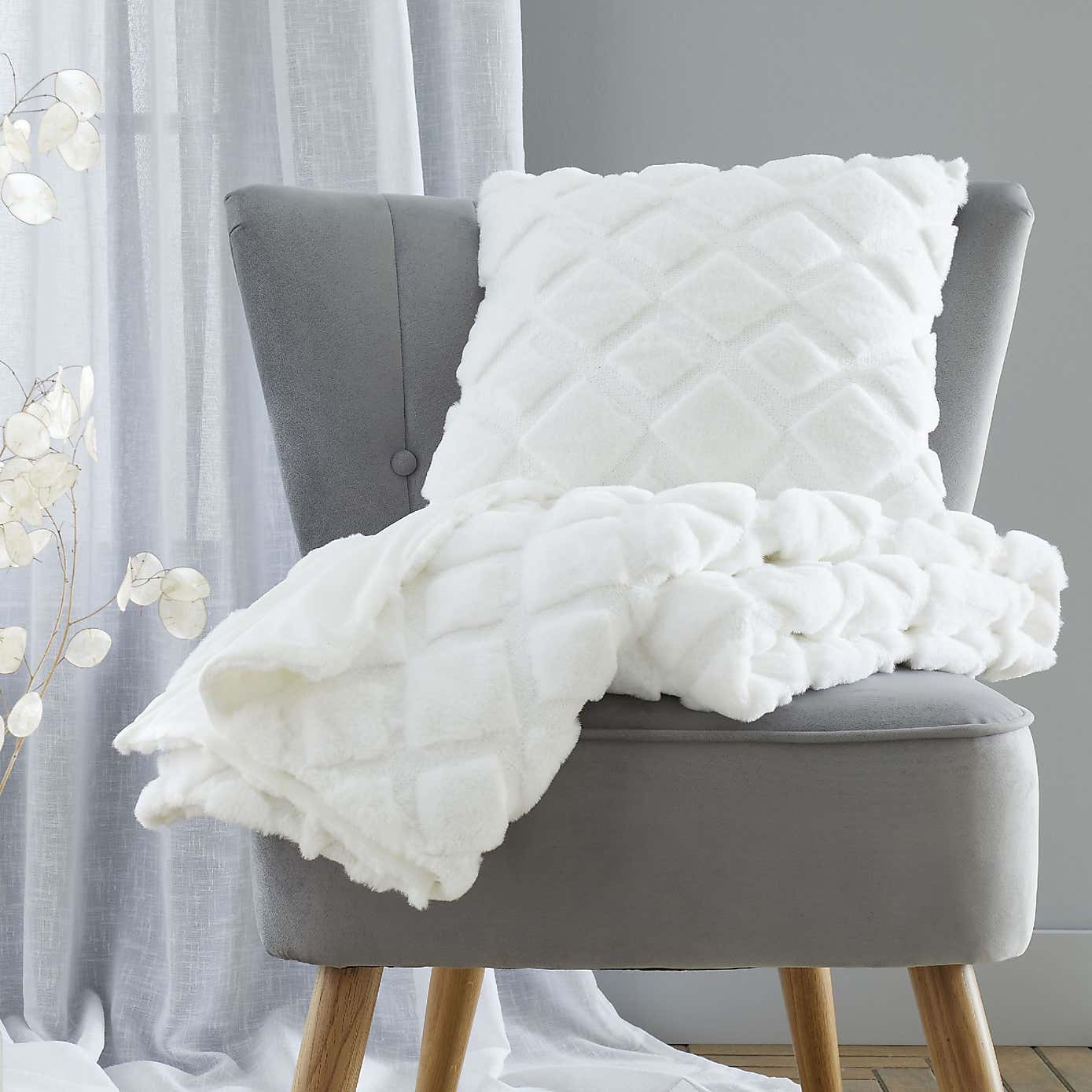 Catherine Lansfield Cosy Diamond 130cm x 170cm Throw