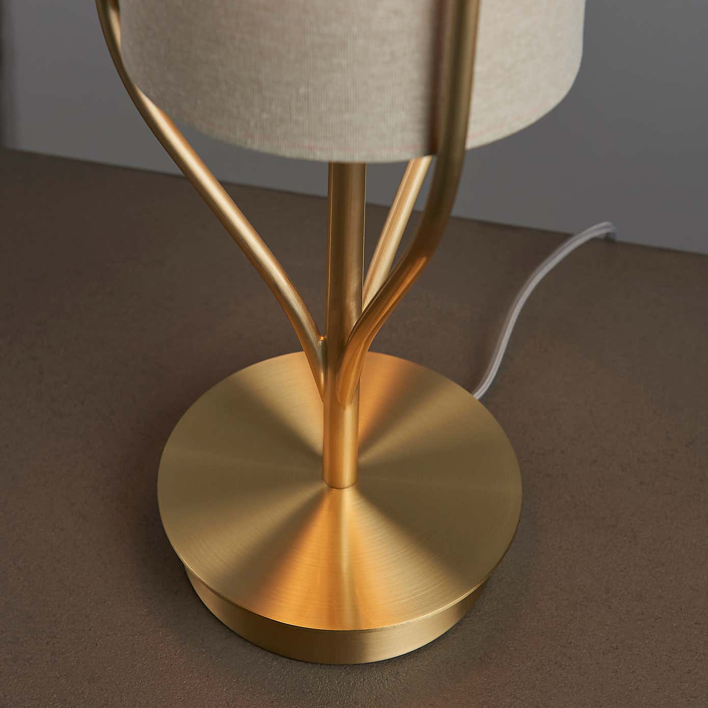 Vogue Lighting Linwood Table Lamp