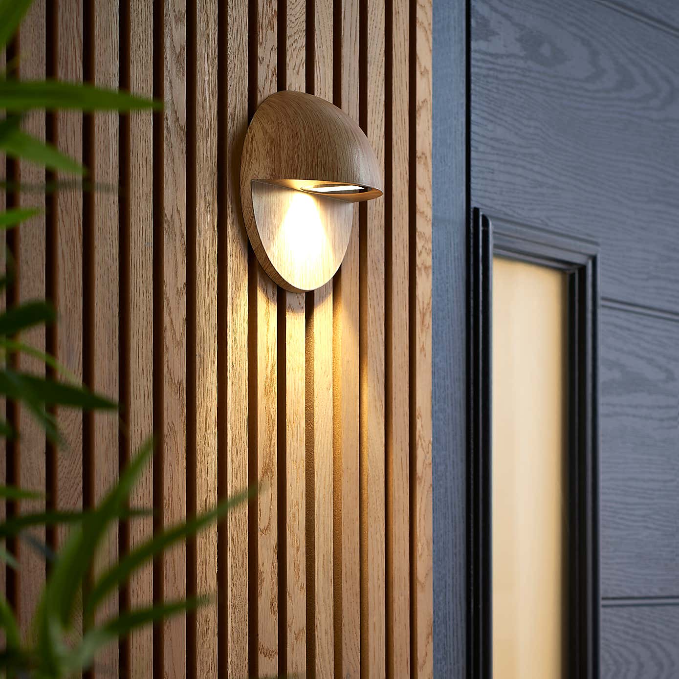 Kip Outdoor Wall Light