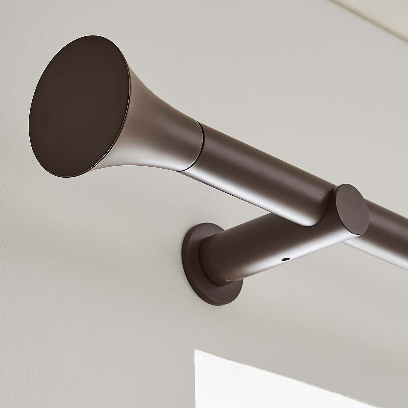 Flush Trumpet Fixed Metal Curtain Pole with Rings