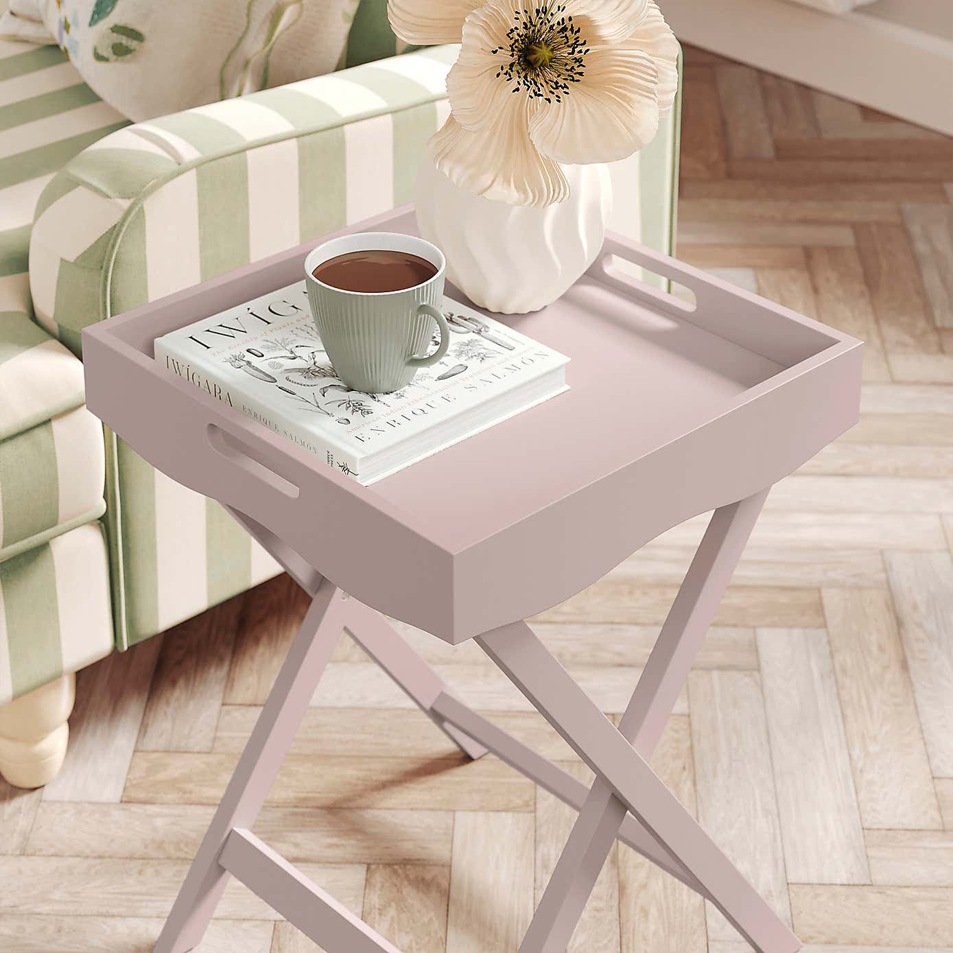 Flossie Scallop Tray Table
