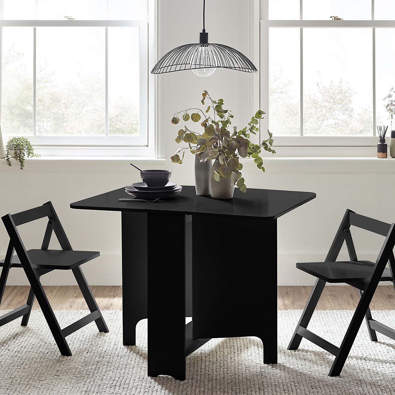 Gatan Gateleg Table With 2 Chairs