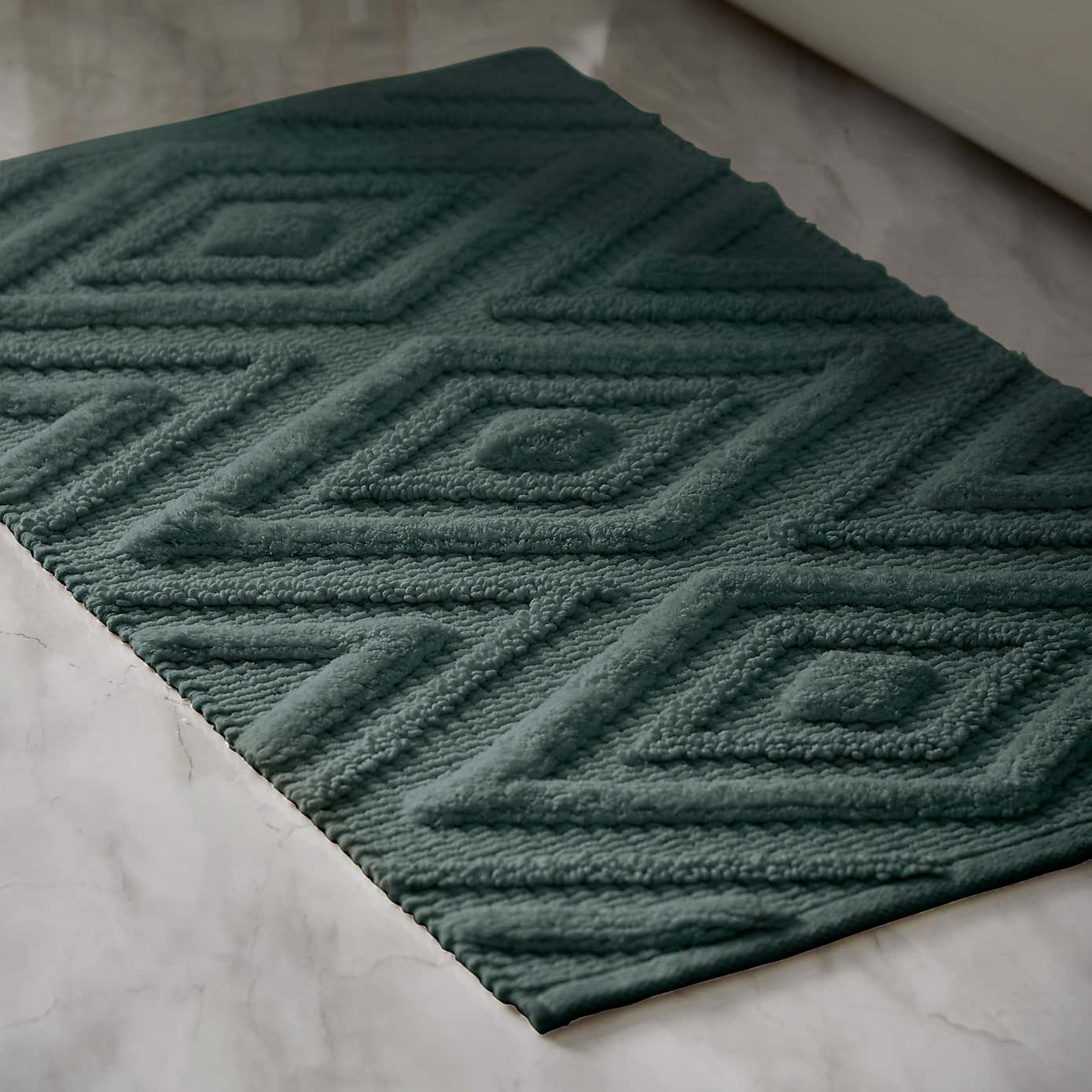 Global Woven and Tufted Bath Mat