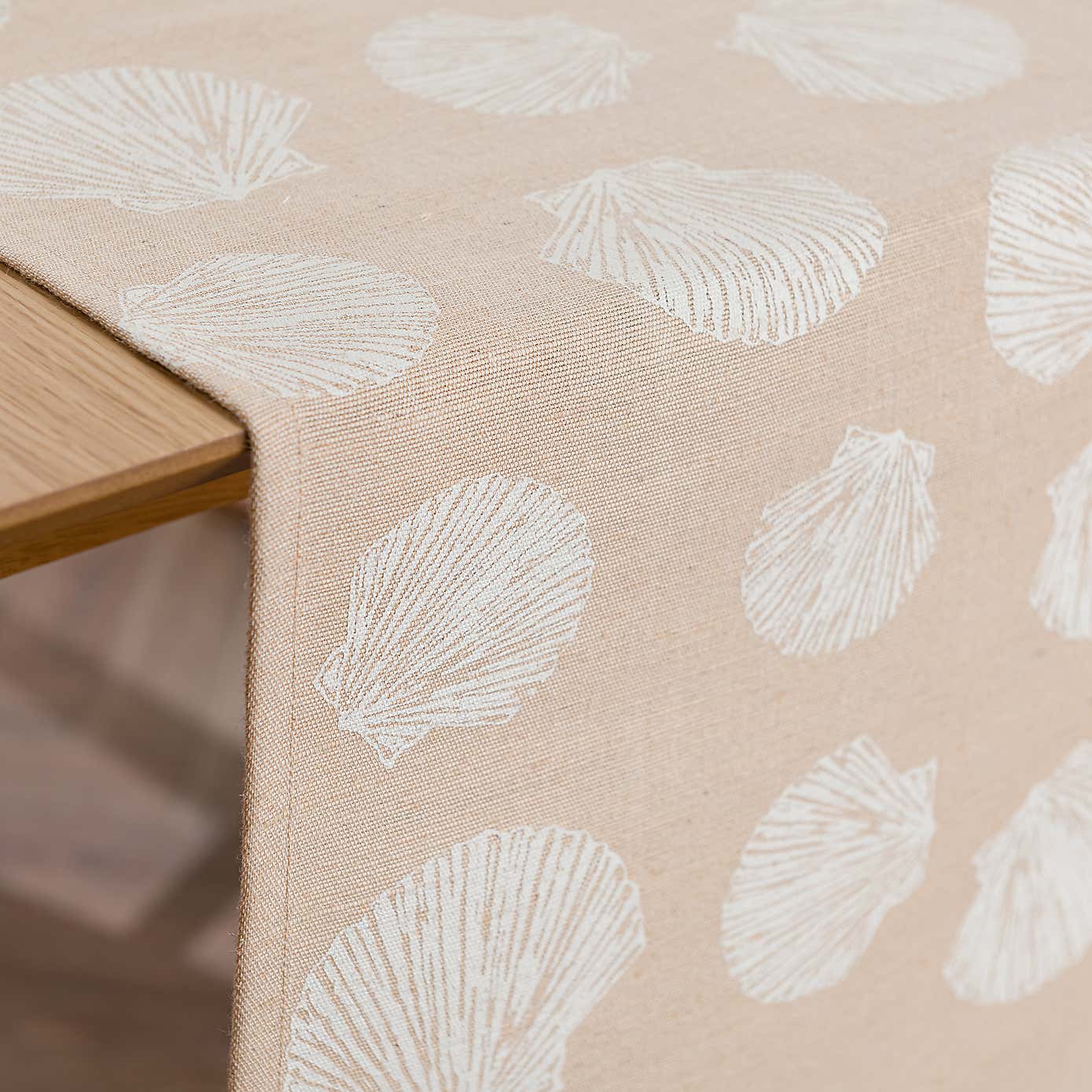 Shell Woven Jute Table Runner