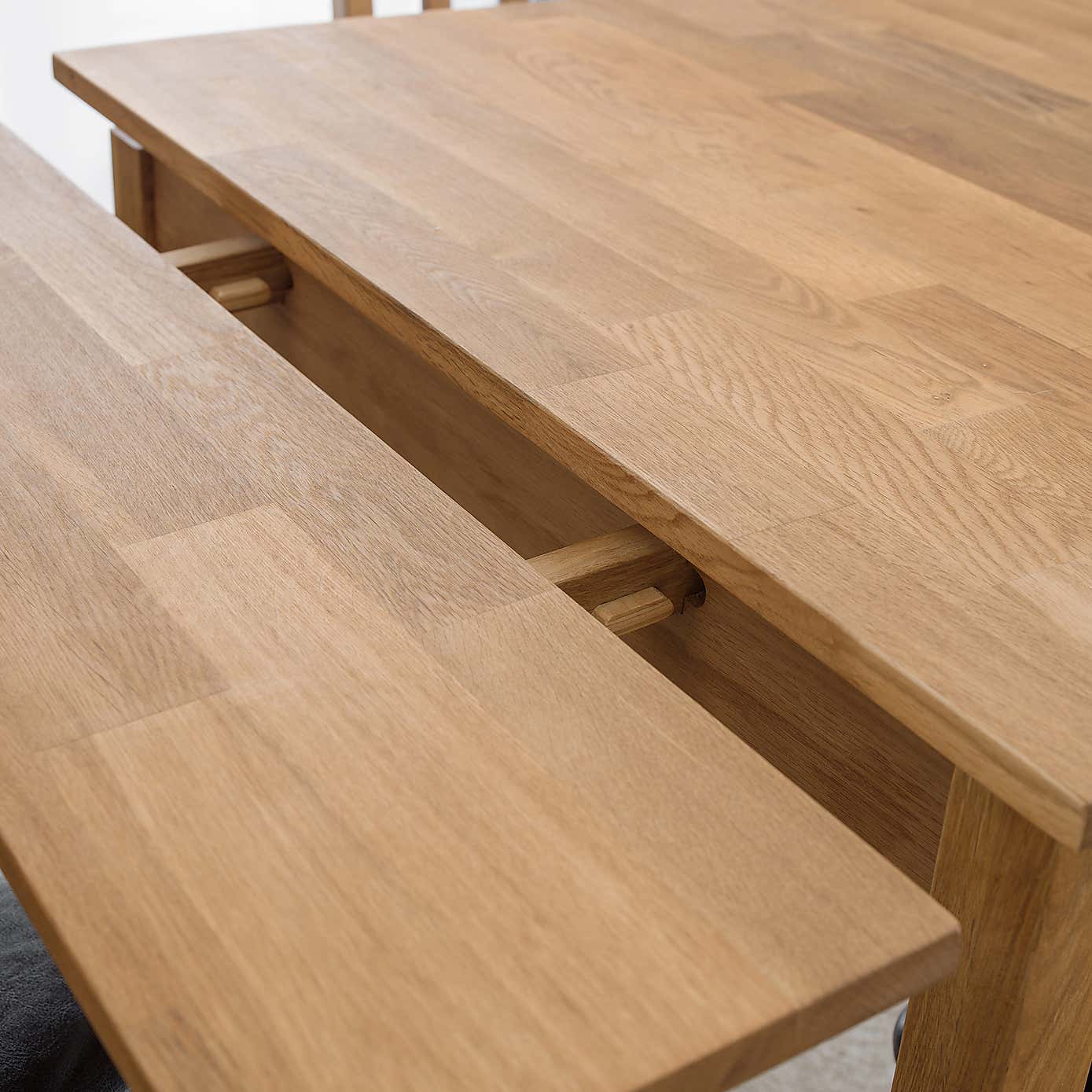 Coxmoor Extending Dining Table with 4 Chairs