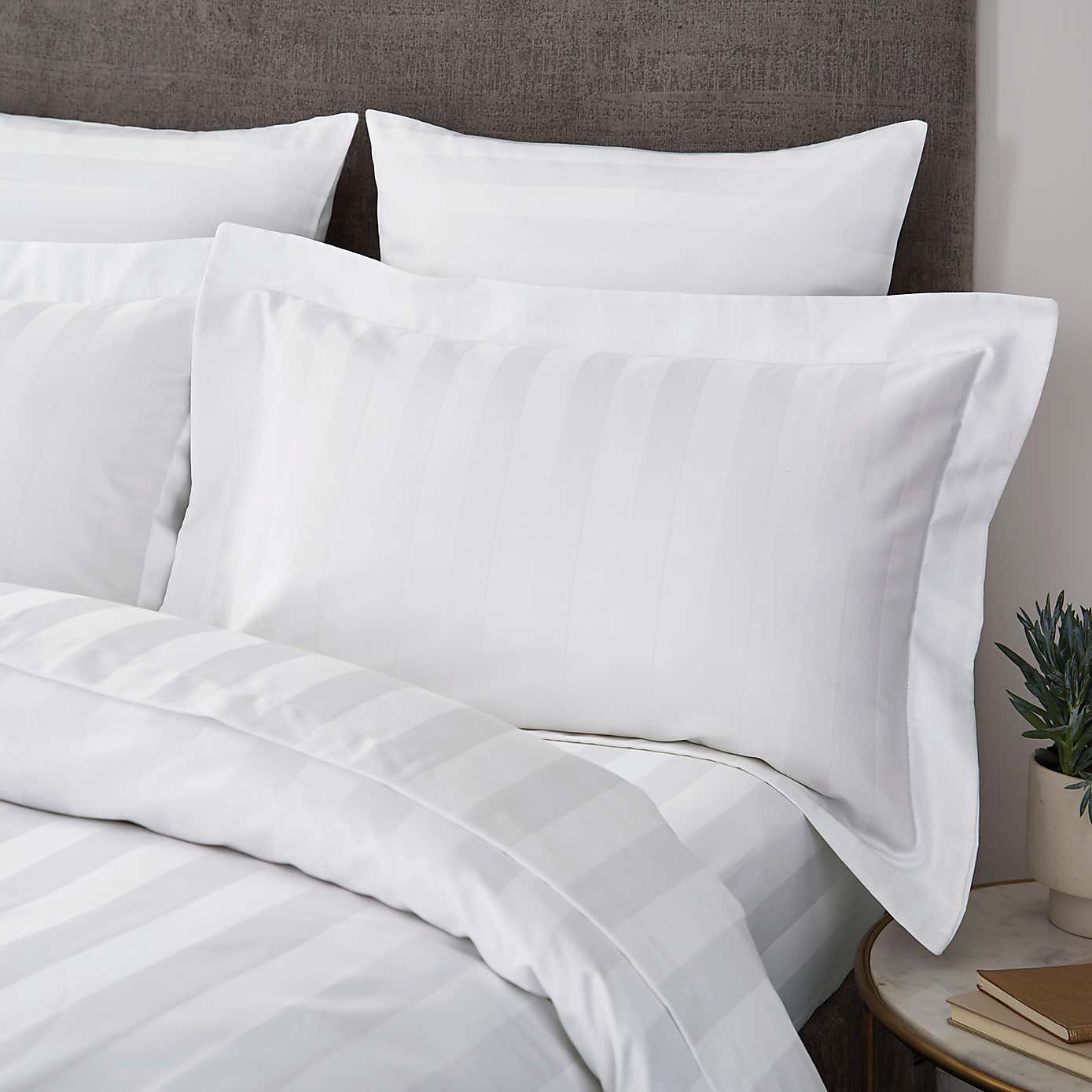 Hotel Egyptian Cotton 230 Thread Count Stripe Oxford Pillowcase