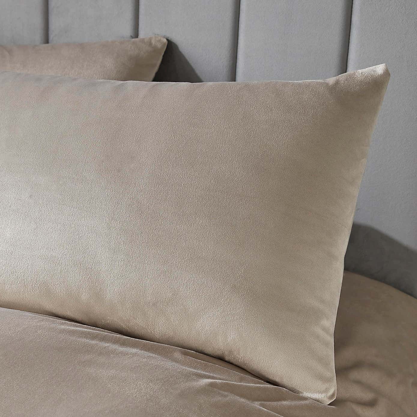 Laurence Llewelyn-Bowen Montrose Duvet Cover and Pillowcase Set