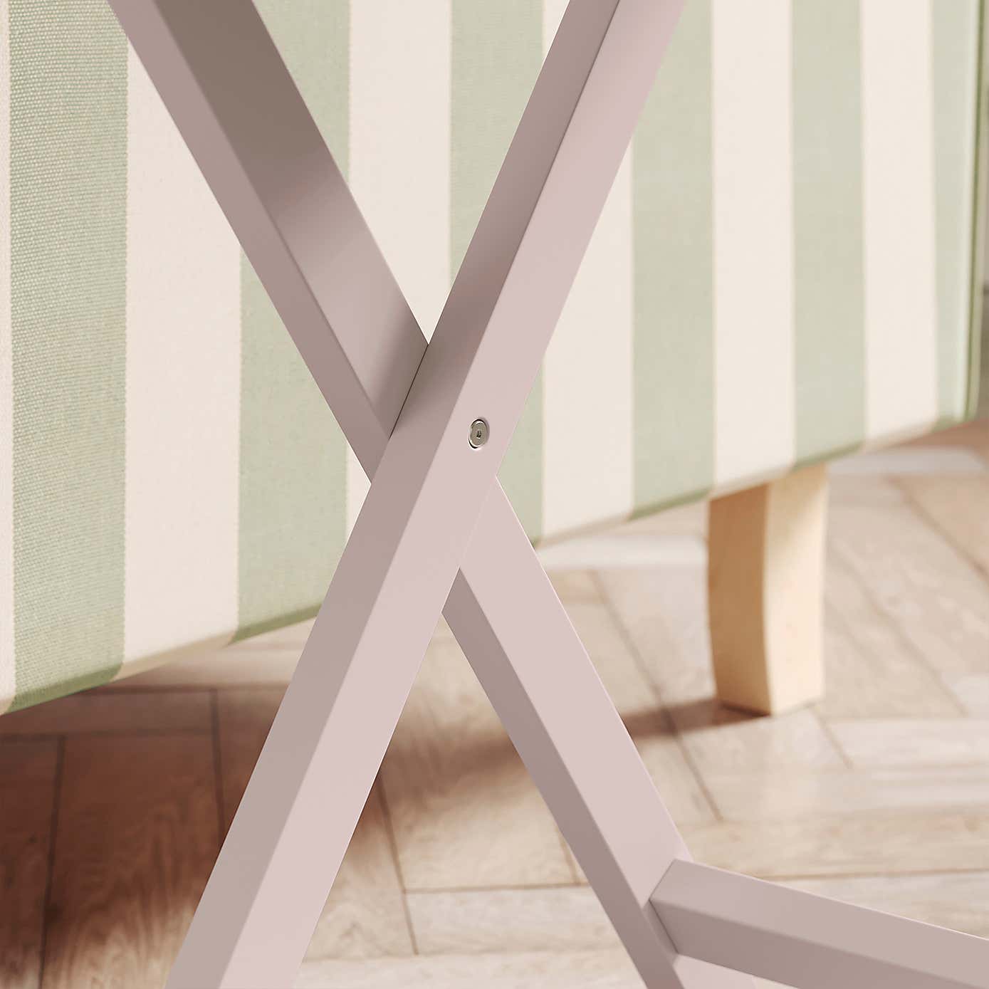 Flossie Scallop Tray Table