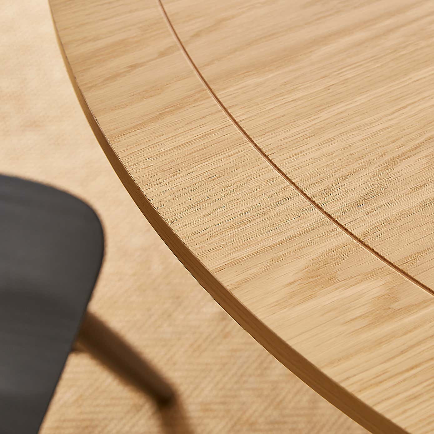 Pip 4-6 Seater Round to Oval Extendable Dining Table