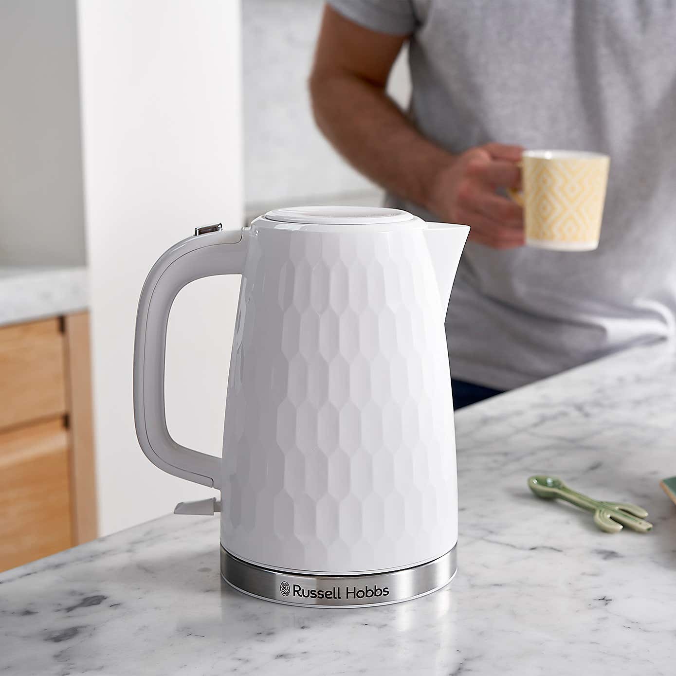 Russell Hobbs Honeycomb Kettle White