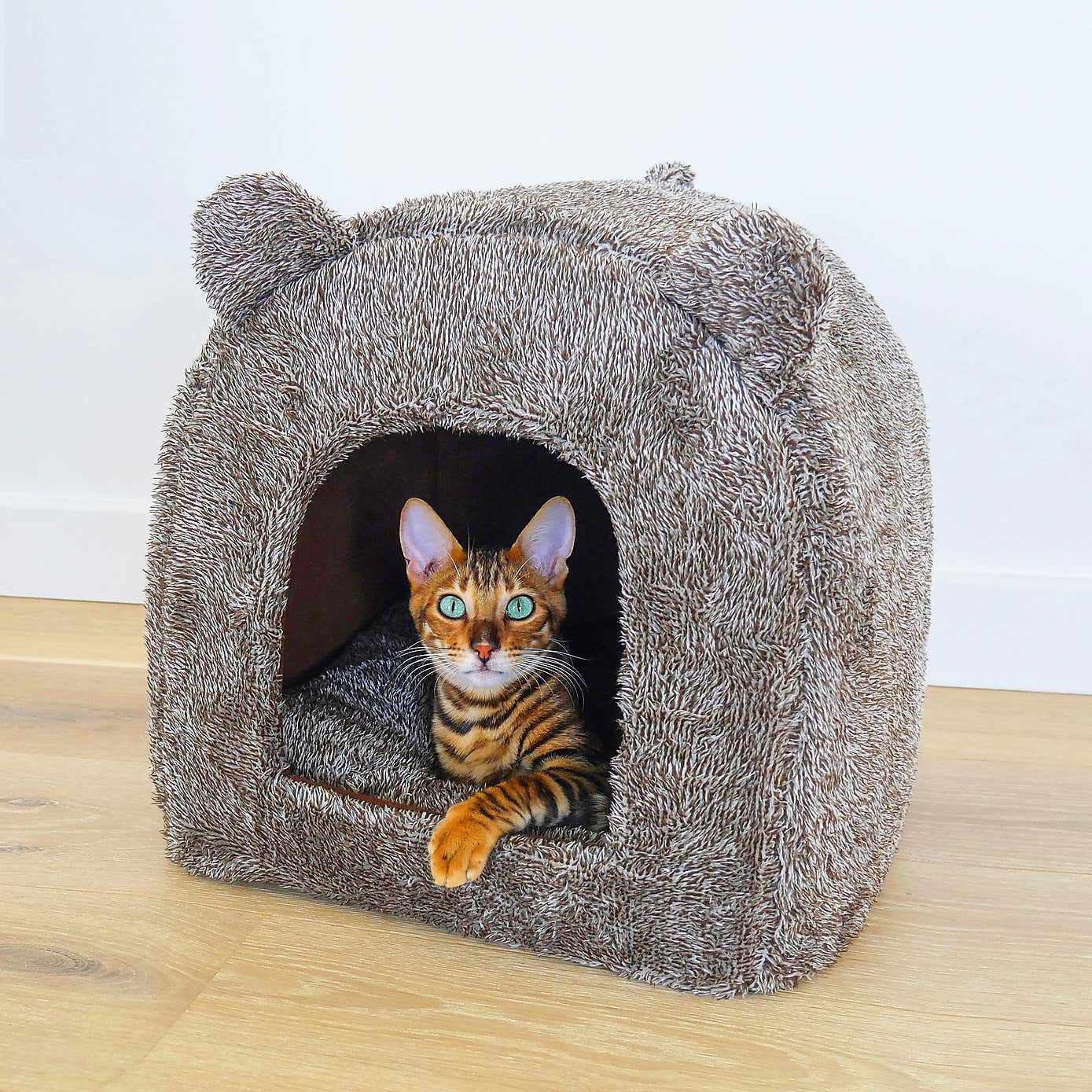 Rosewood Brown Bear Cat Bed