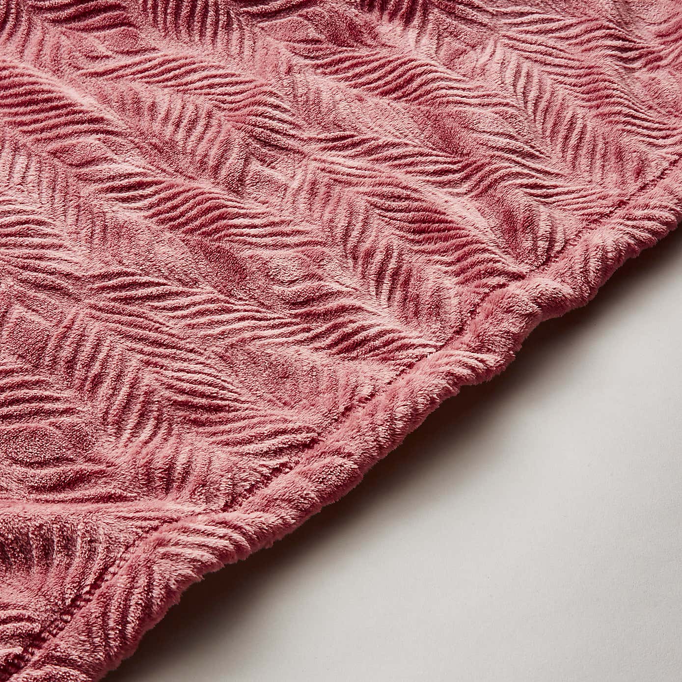 Leila Leaf Fleece Throw 130x170cm