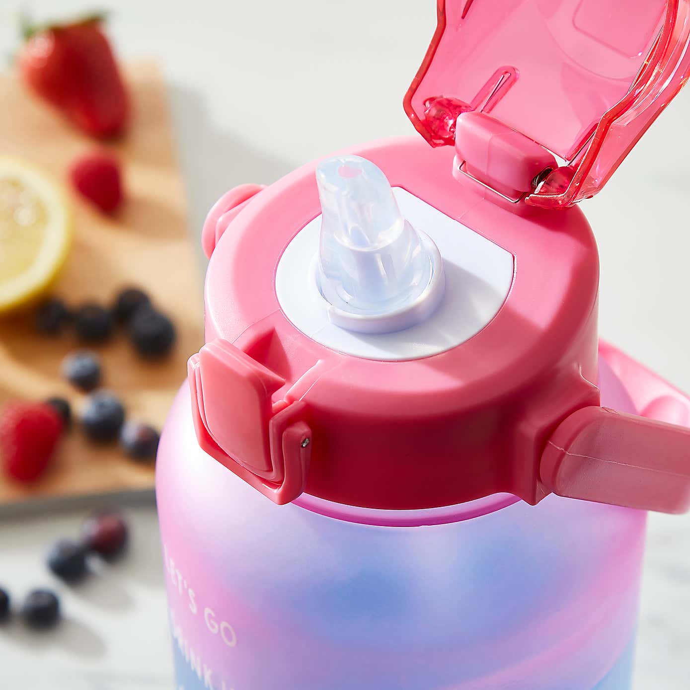 Ombre 900ml Water Tracker Bottle