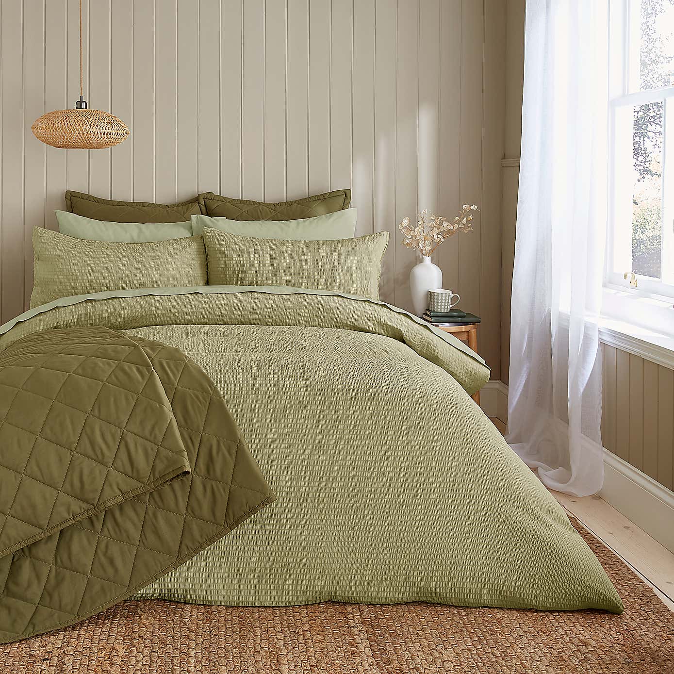 Larken Seersucker Duvet Cover and Pillowcase Set