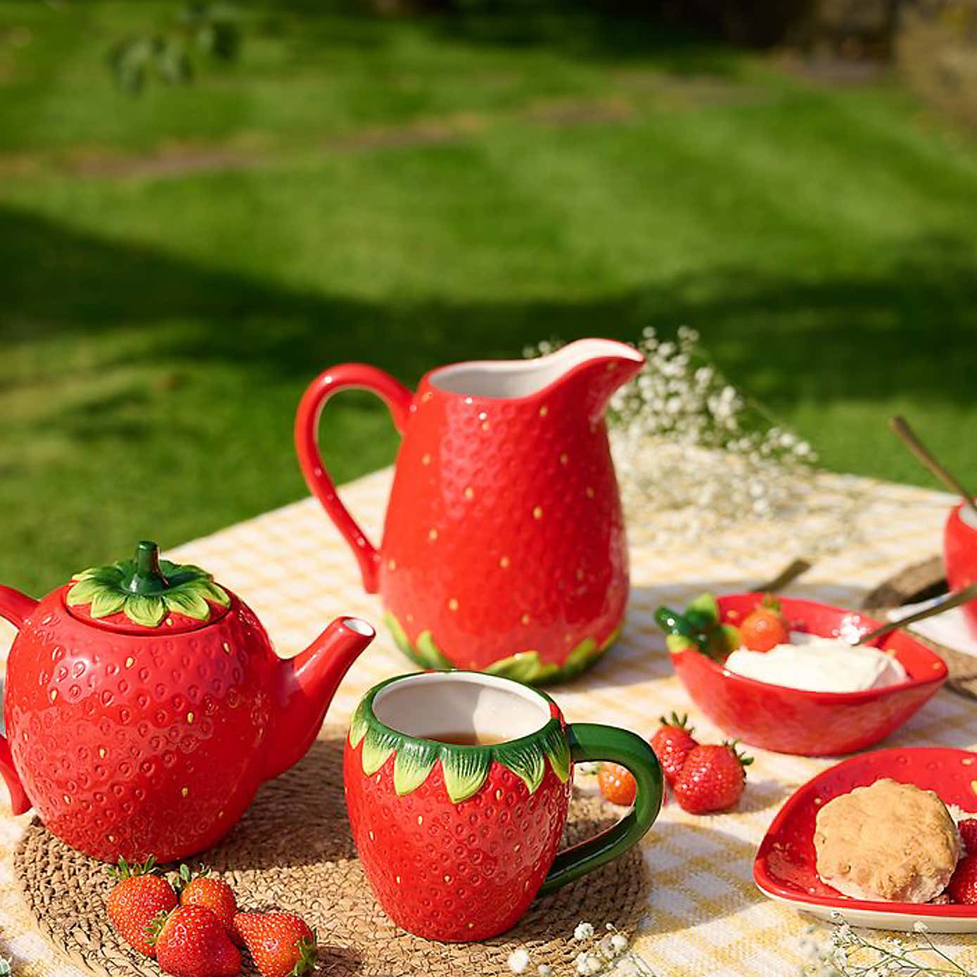 The Cottage Garden Strawberry Mug