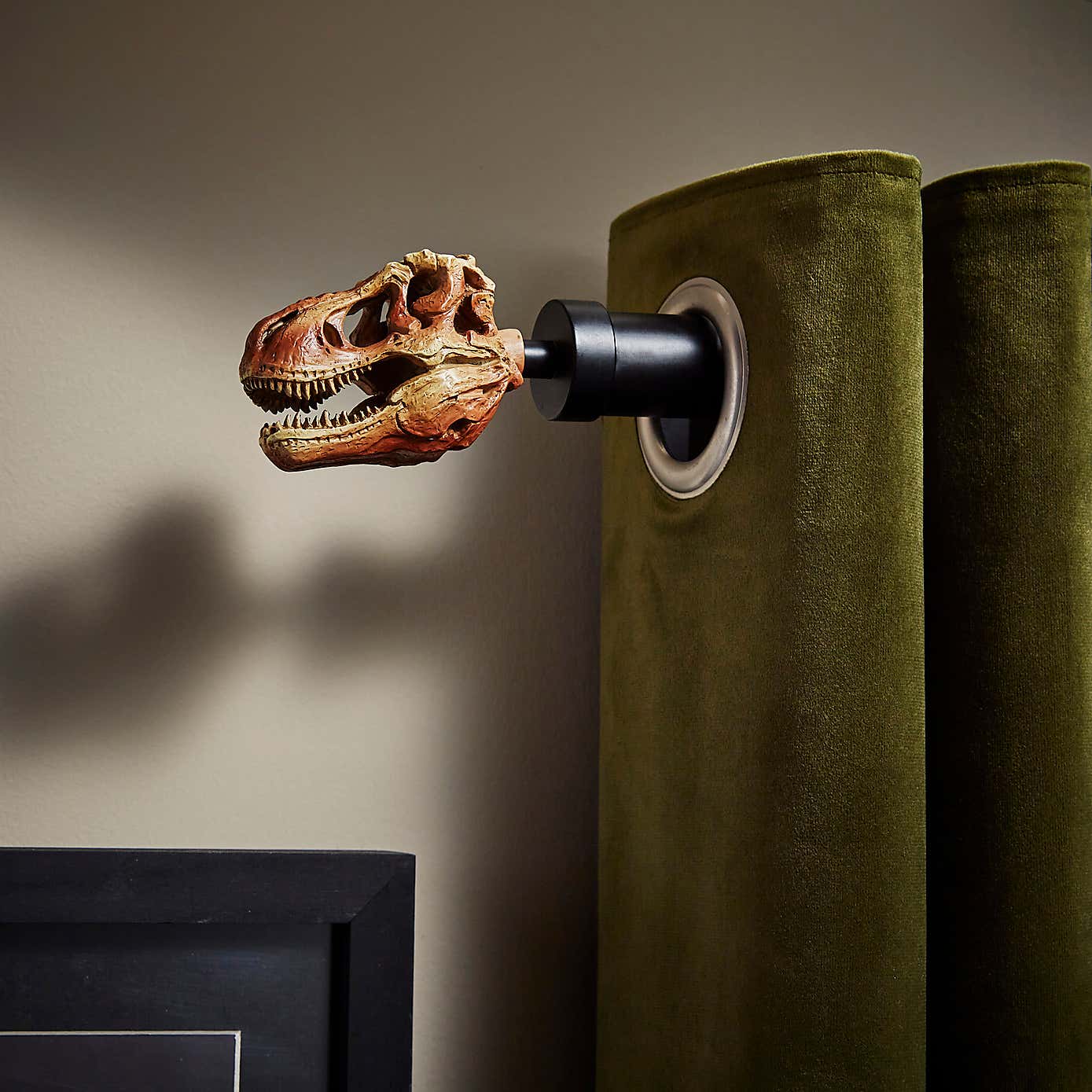T Rex Extendable Metal Eyelet Curtain Pole​