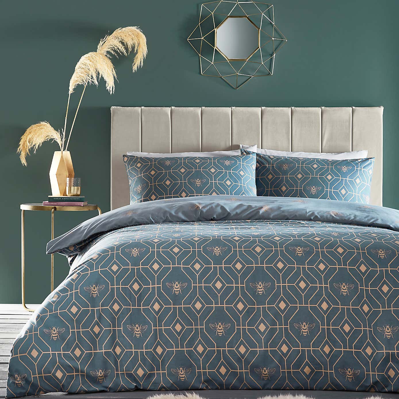 Furn. Bee Deco Duvet Cover and Pillowcase Set