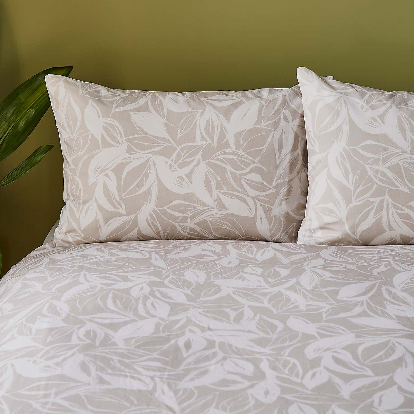 Sketched Leaf 144 Thread Count Reversible Cotton Duvet Cover & Pillowcase Set