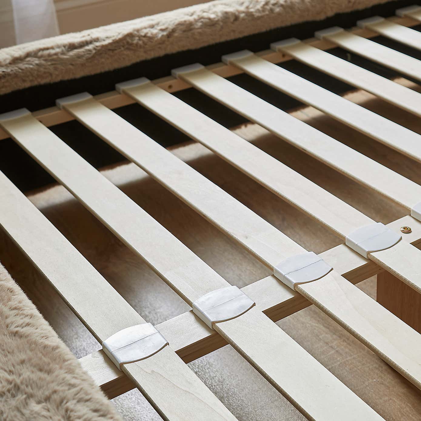 Elysia Bed, Faux Fur