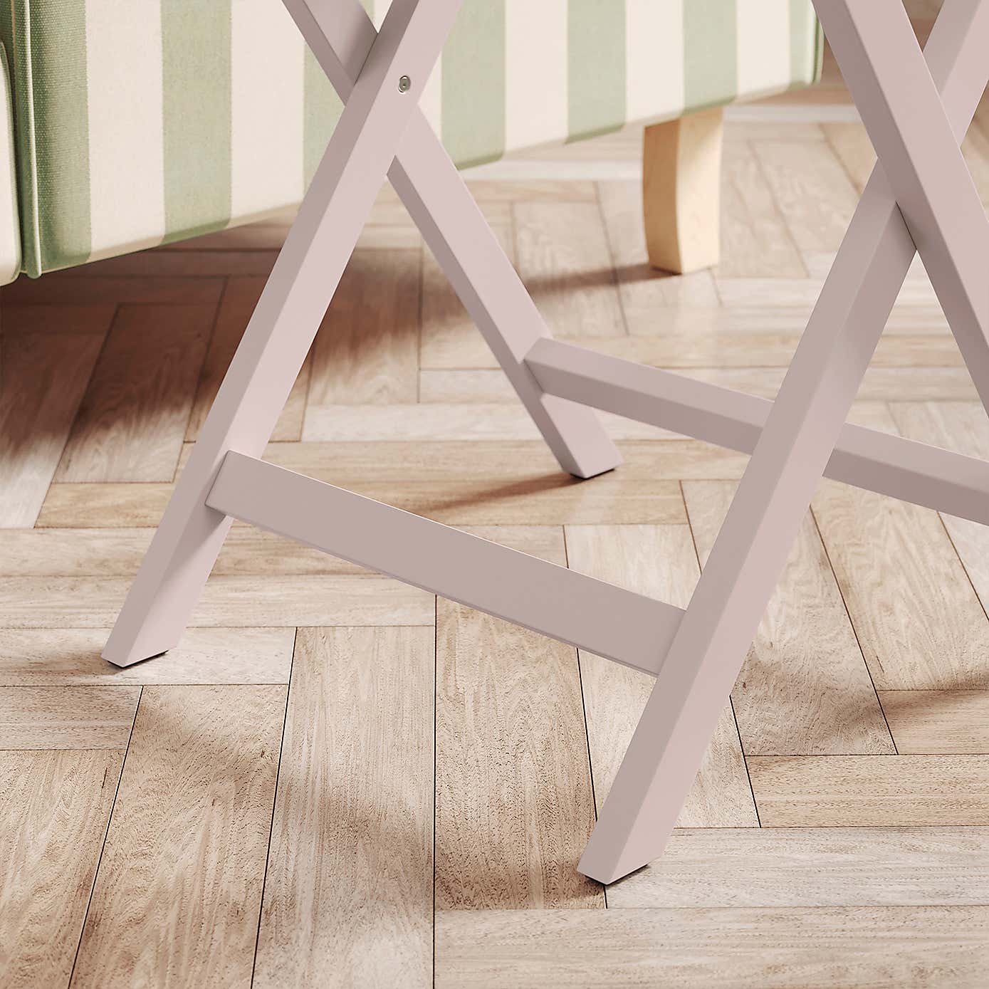 Flossie Scallop Tray Table