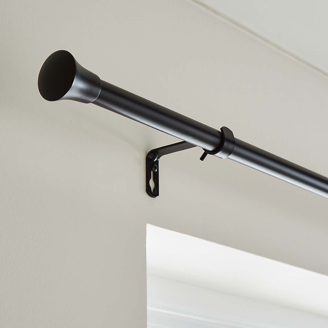 Trumpet Extendable Metal Curtain Pole