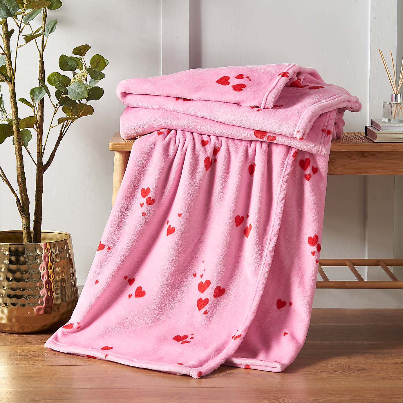 Catherine Lansfield Hearts Pink Fleece Throw 200cm x 240cm