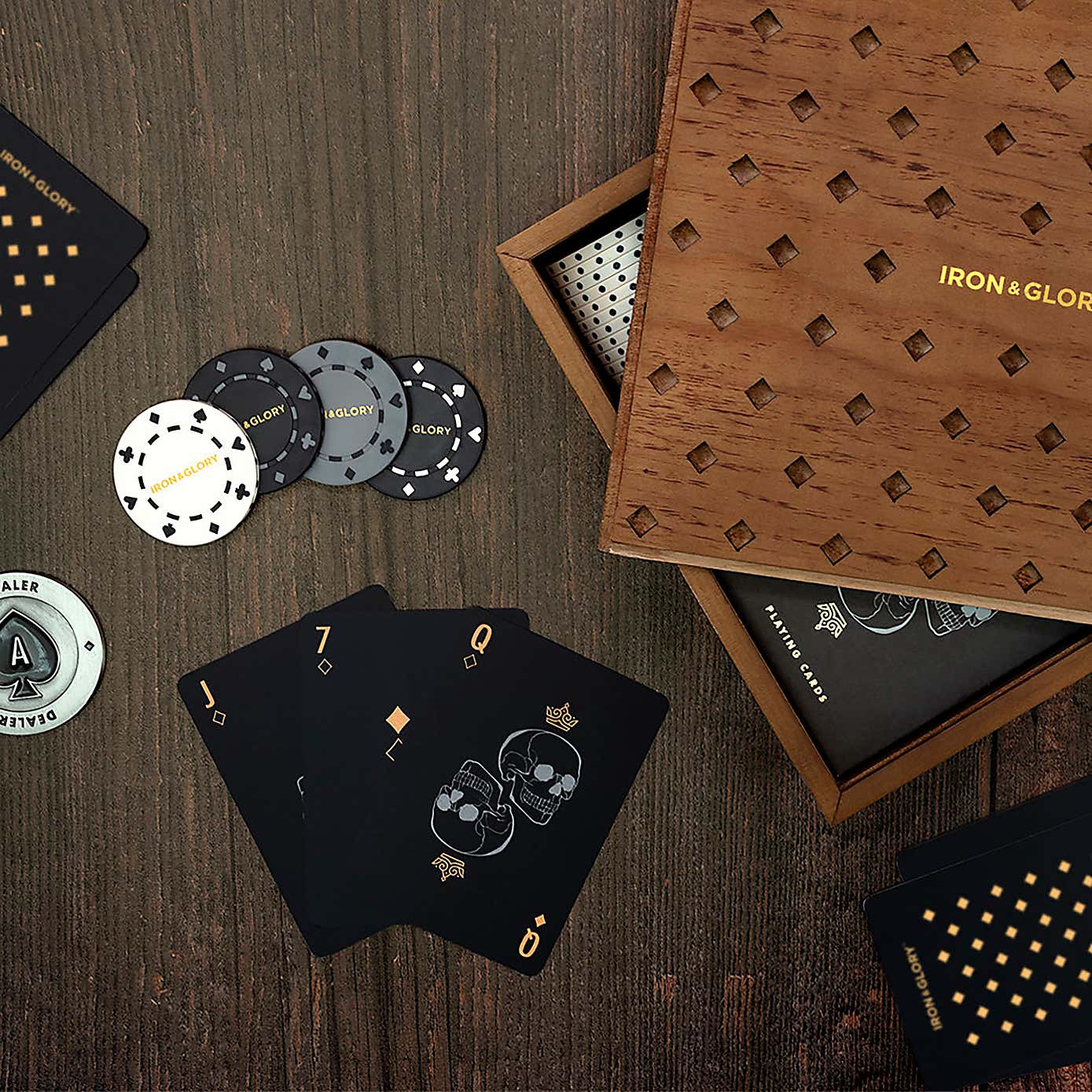 Luckies Dead Man's Hand Poker Game Set