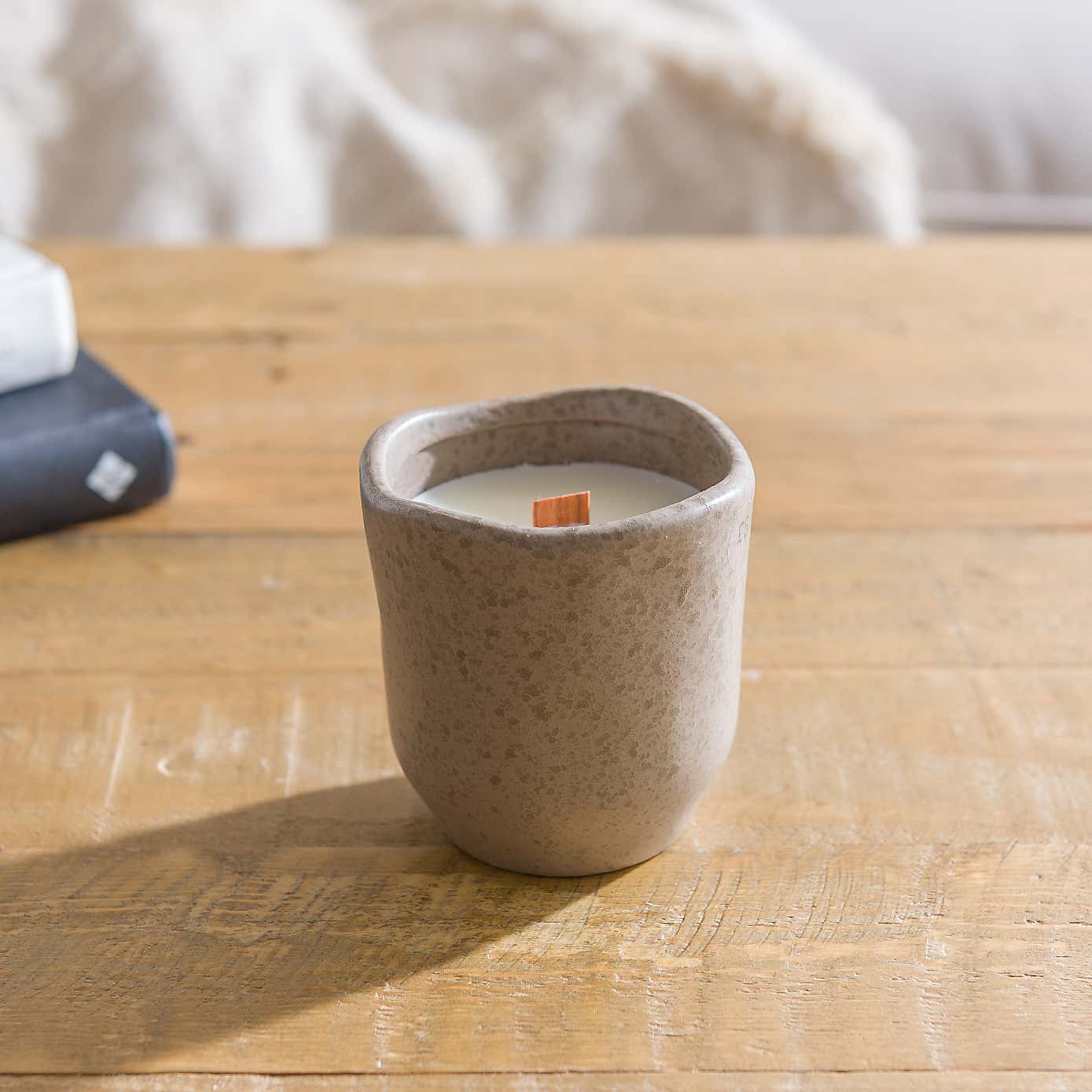 Pink Pepper & Cedarwood Ceramic Crackle Candle