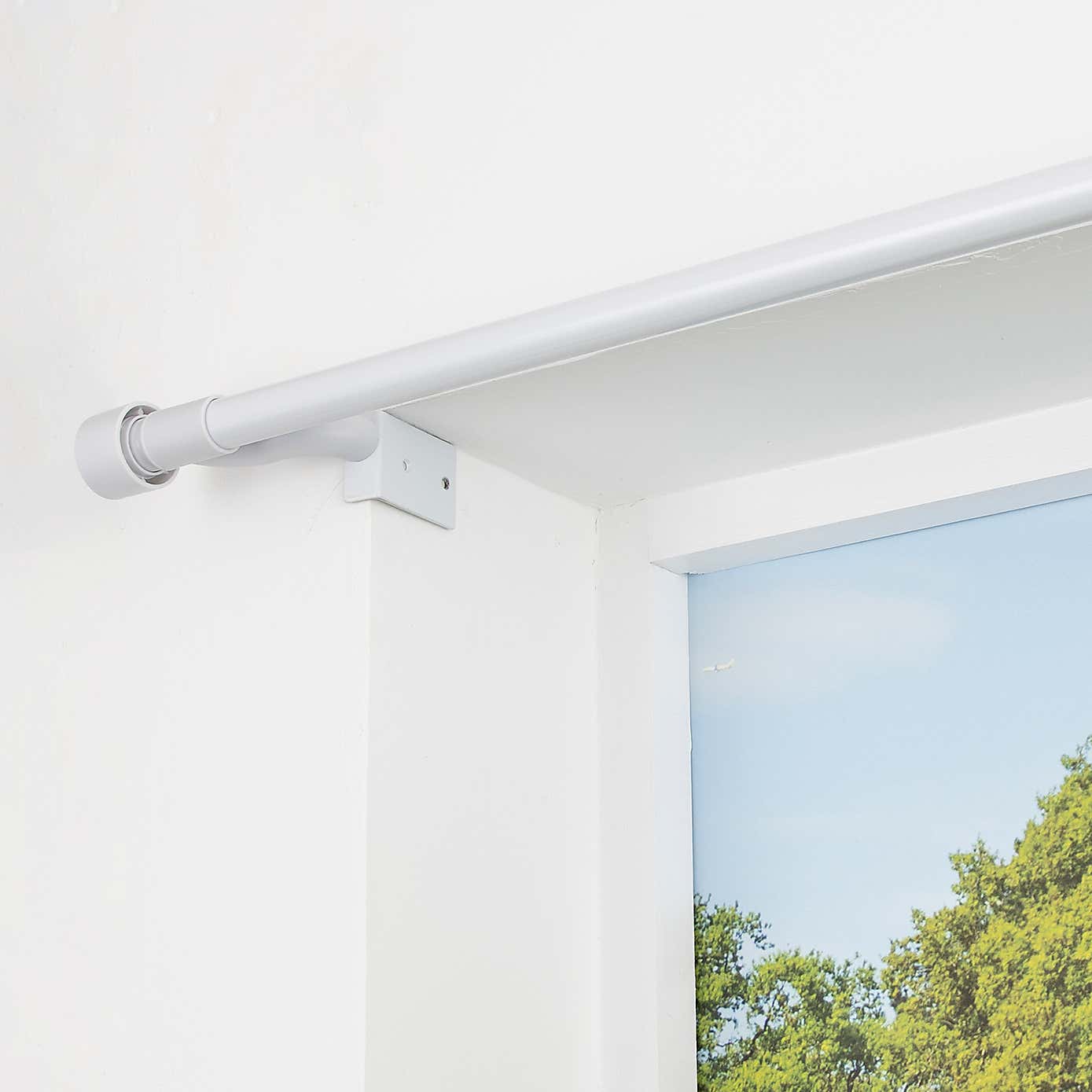 No Drills Trinity Extendable Eyelet Curtain Pole