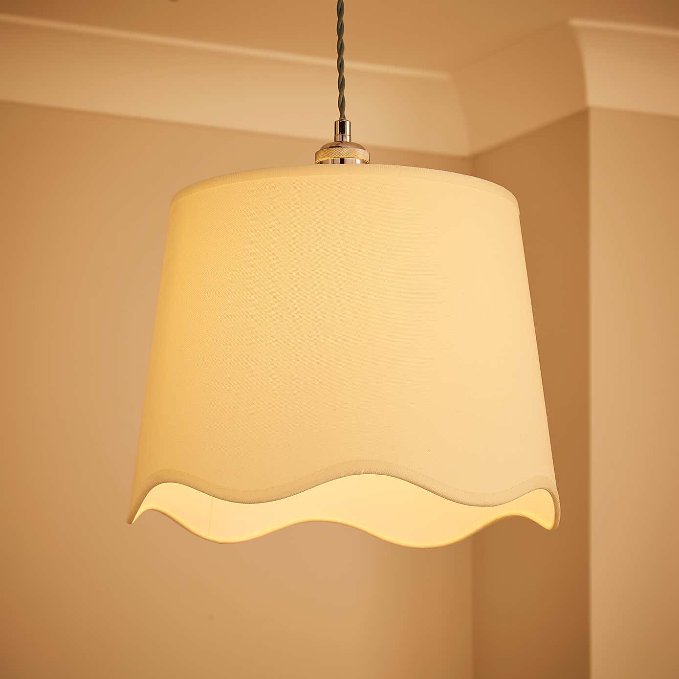 Scalloped Edge Linen Lamp Shade
