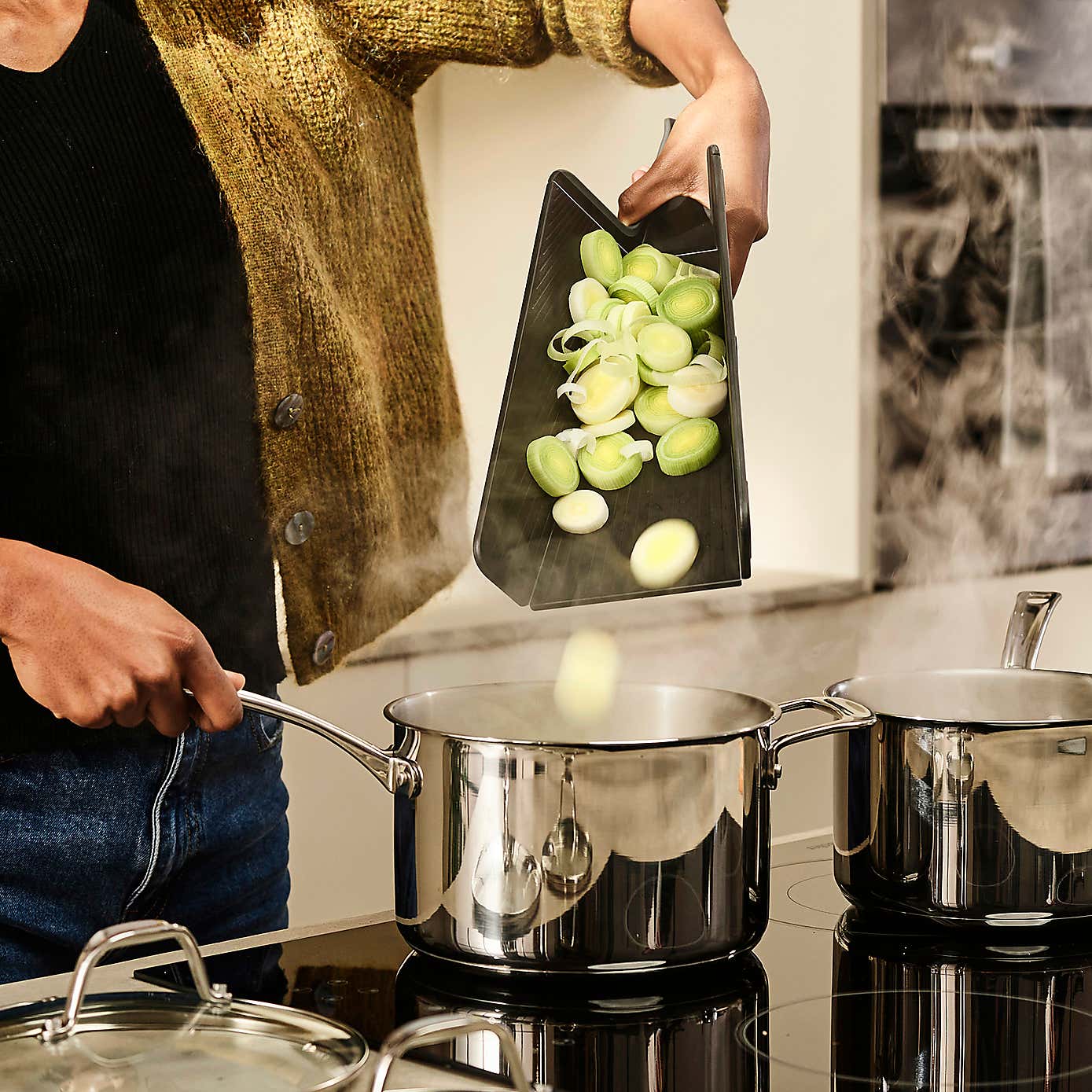 Joseph Joseph Chop2Pot Plus Black Folding Chopping Board