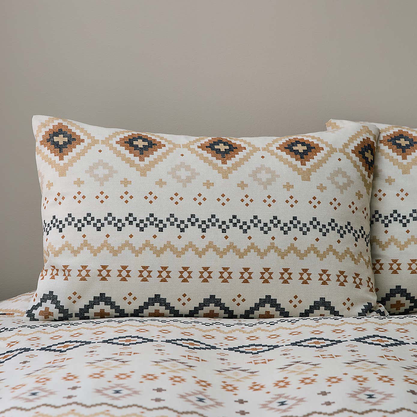 Jabari Aztec 144 Thread Count Reversible Duvet Cover & Pillowcase Set