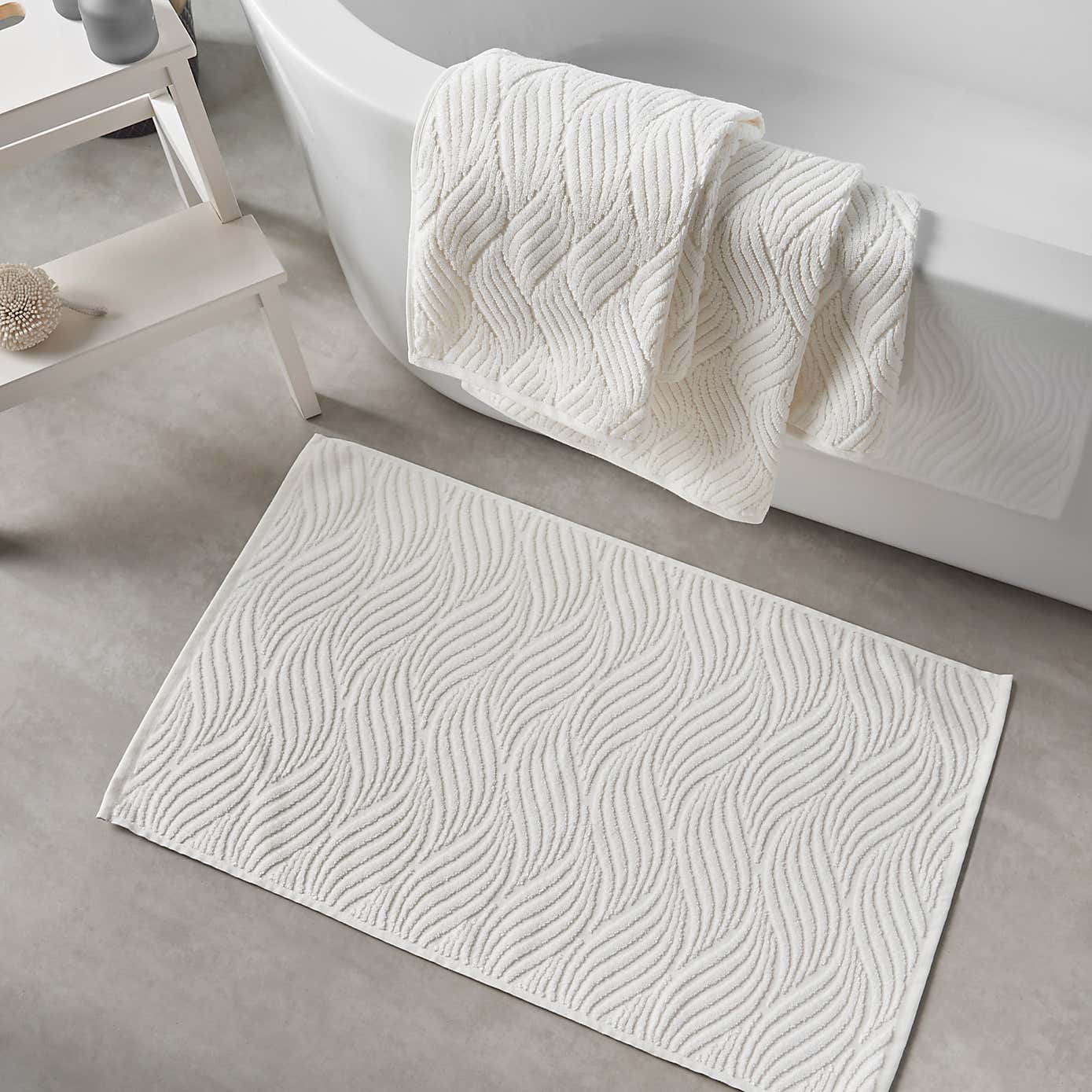 Coastal Breeze Wave Sculptured Bath Mat