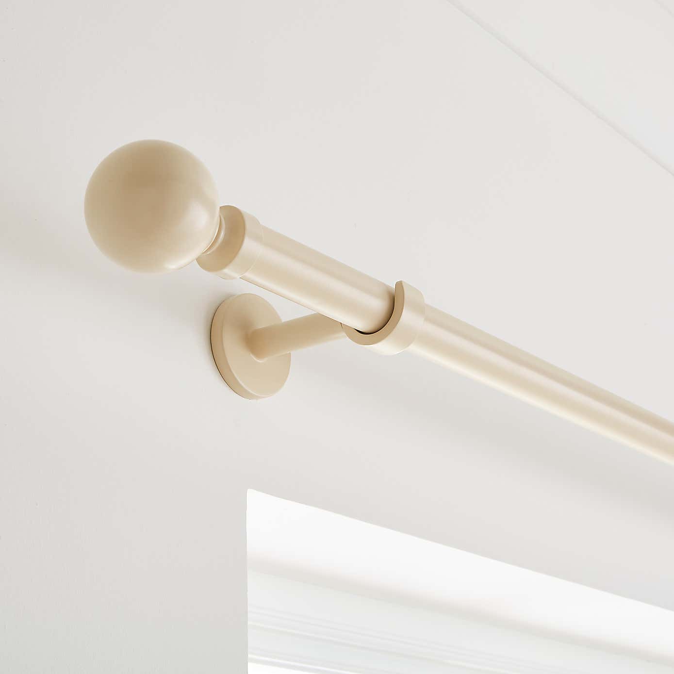Ashton Metal Extendable Eyelet Curtain Pole