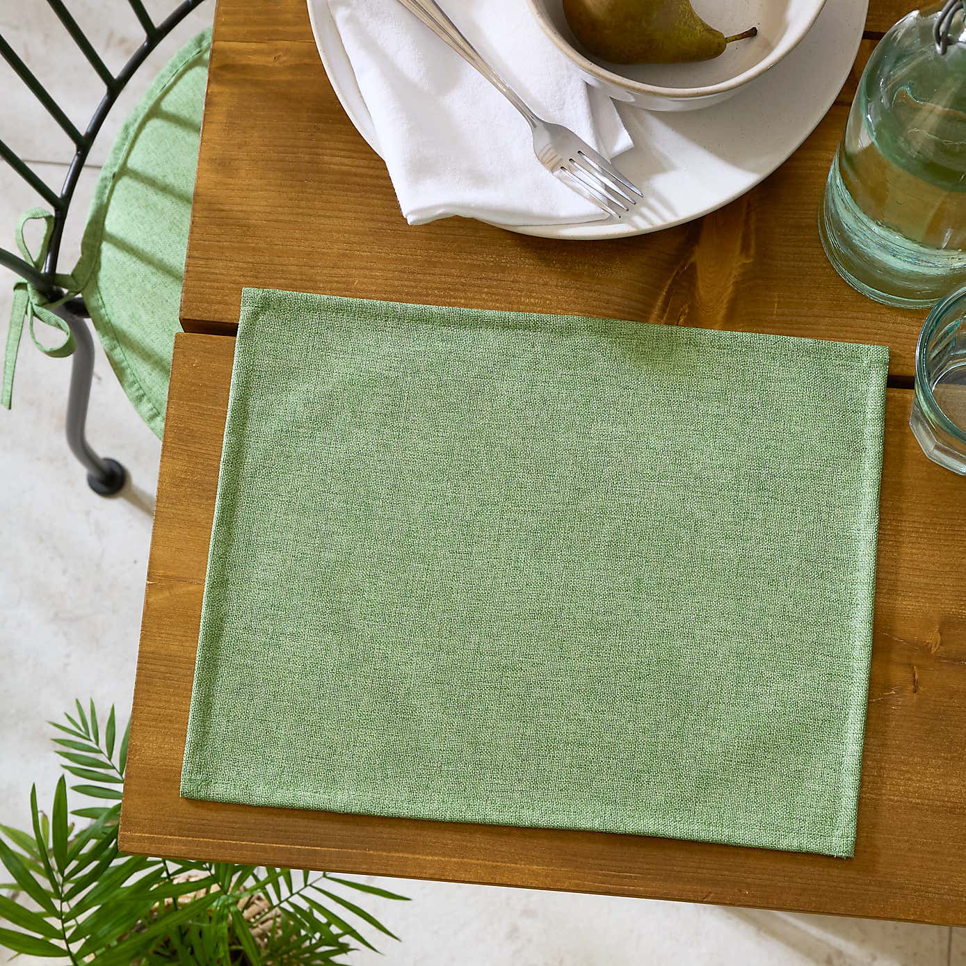 Set of 2 Water Resist Placemats