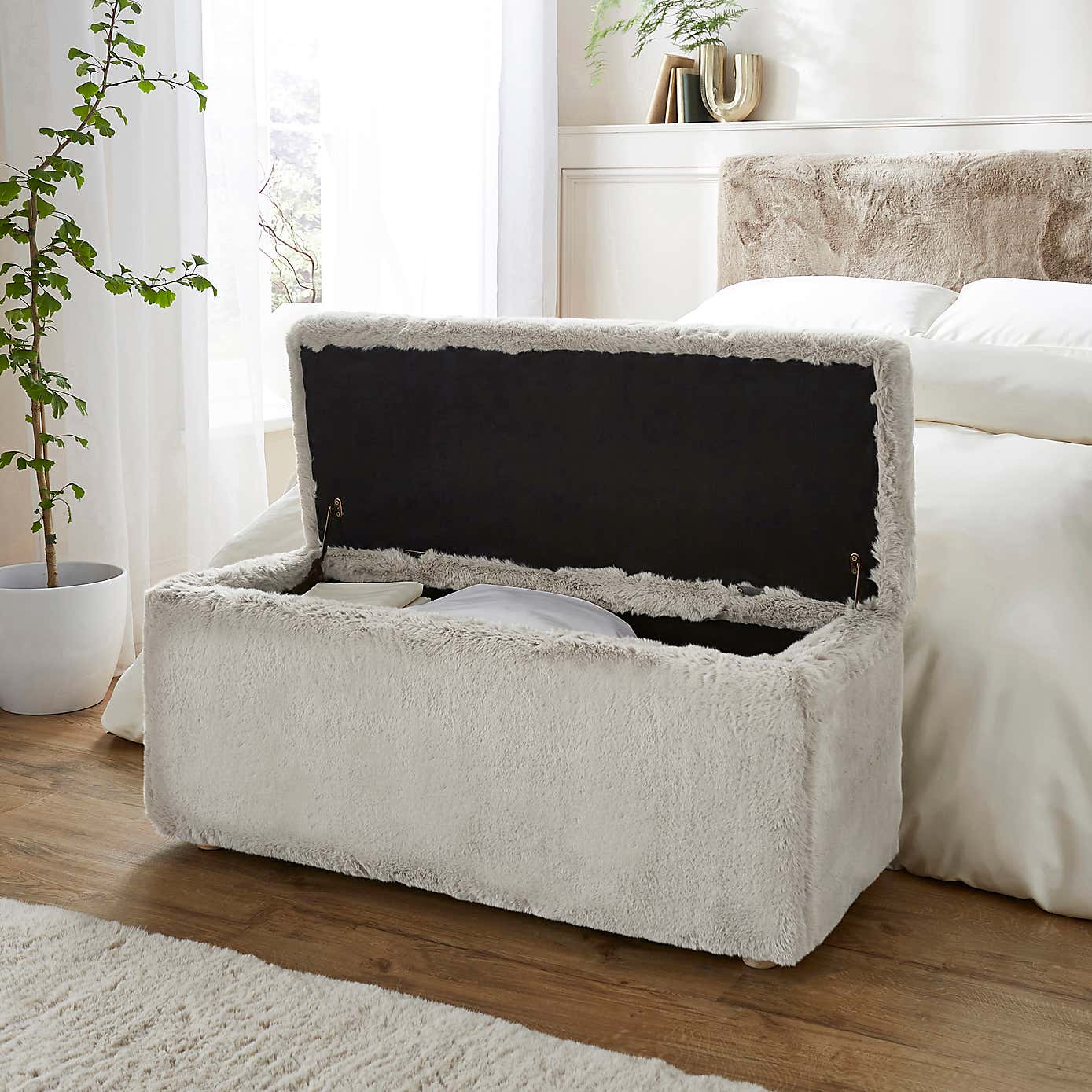 Elysia End of Bed Ottoman, Faux Fur
