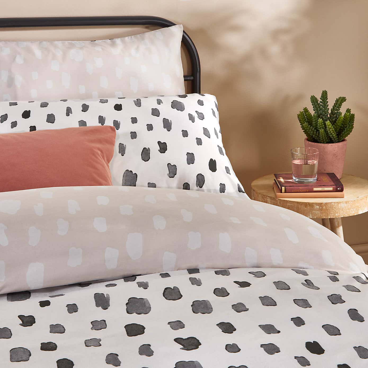 Duvet Day Robi Reversible Duvet Cover & Pillowcase Set