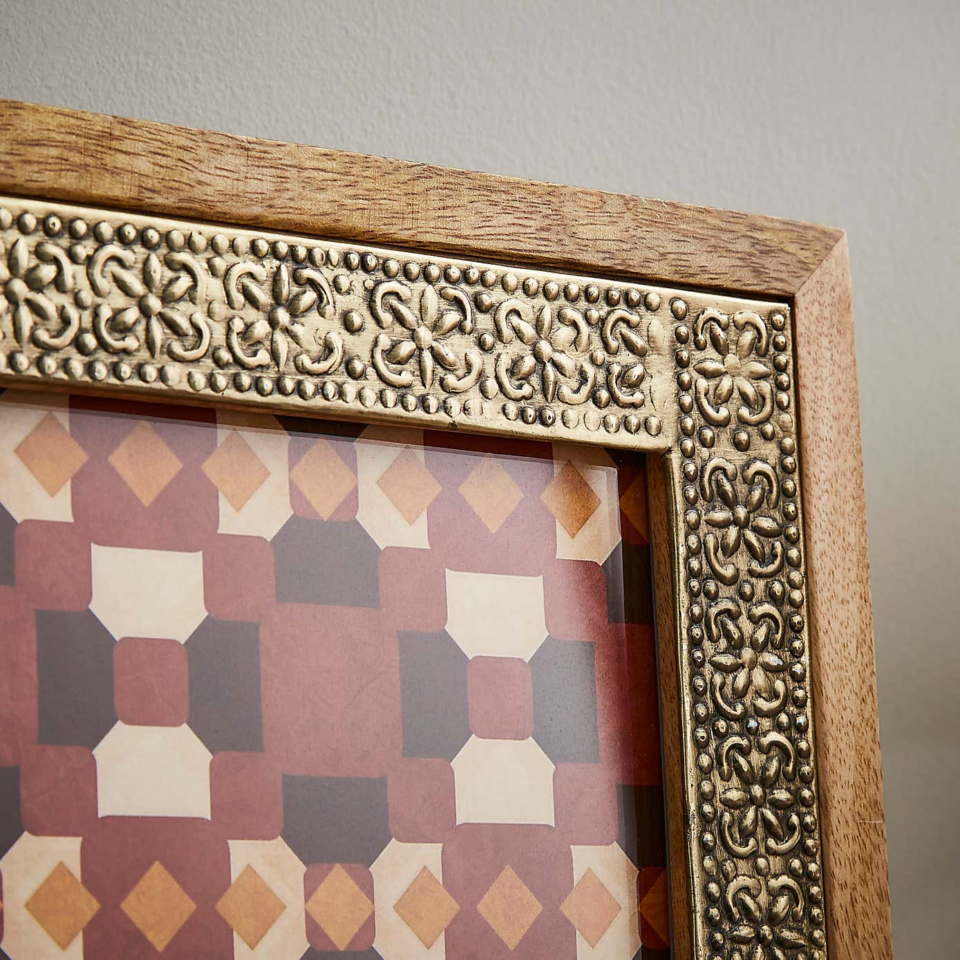 Detailed Gold Metal Wooden Edge Photo Frame