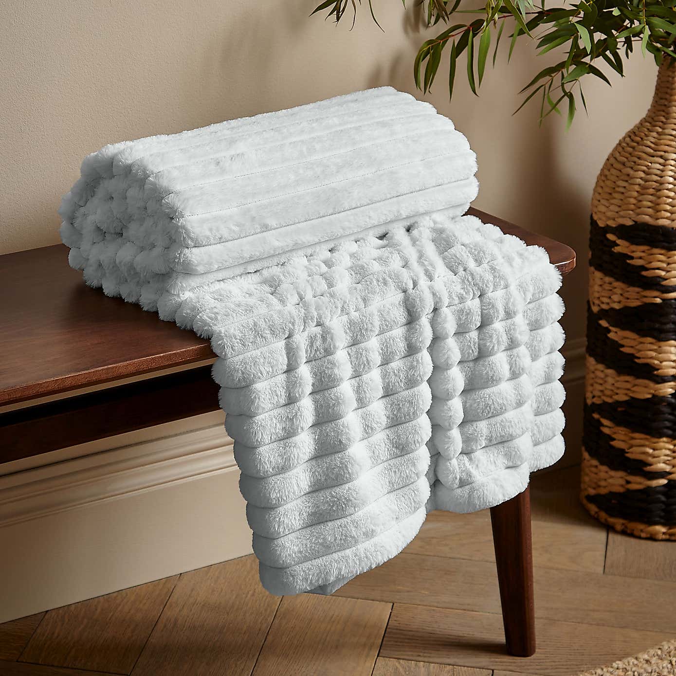 Cosy Ribbed Throw 130cm x 170cm