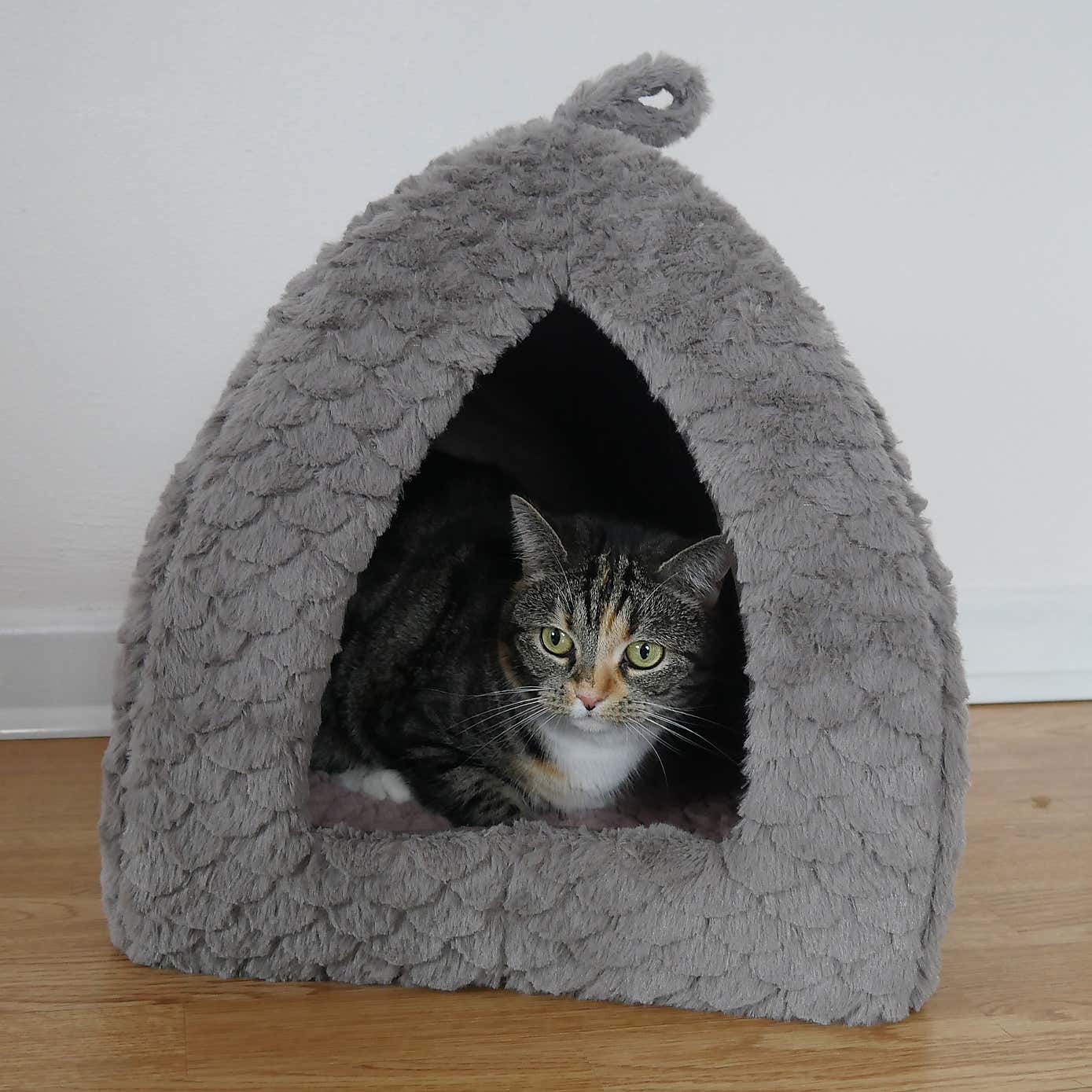 Rosewood Snuggle Pyramid Pet Bed