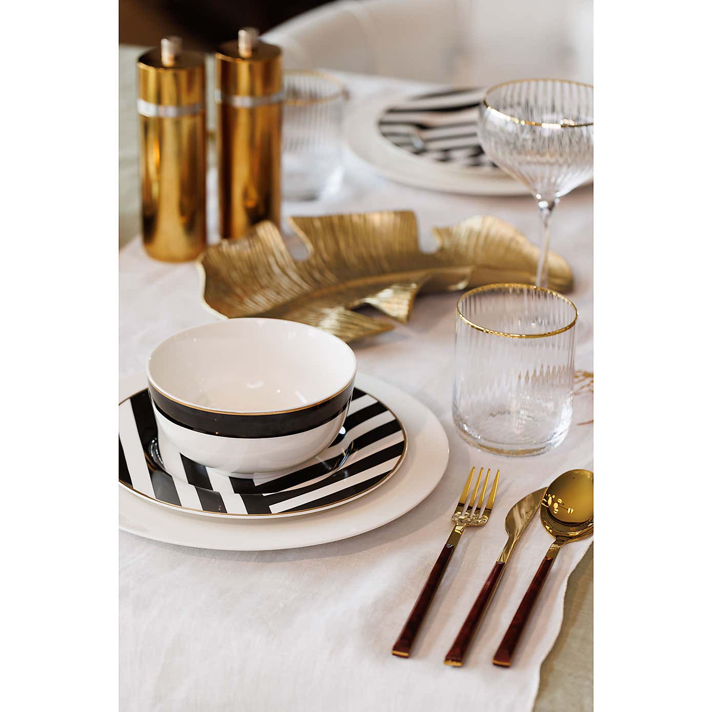 Mikasa Luxe Deco 12 Piece Black & White Clay Dinner Set