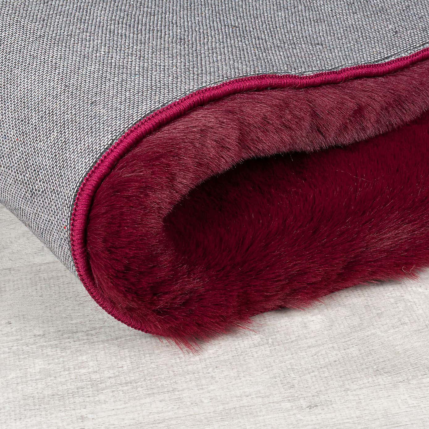 Ivy Luxury Faux Fur Rug