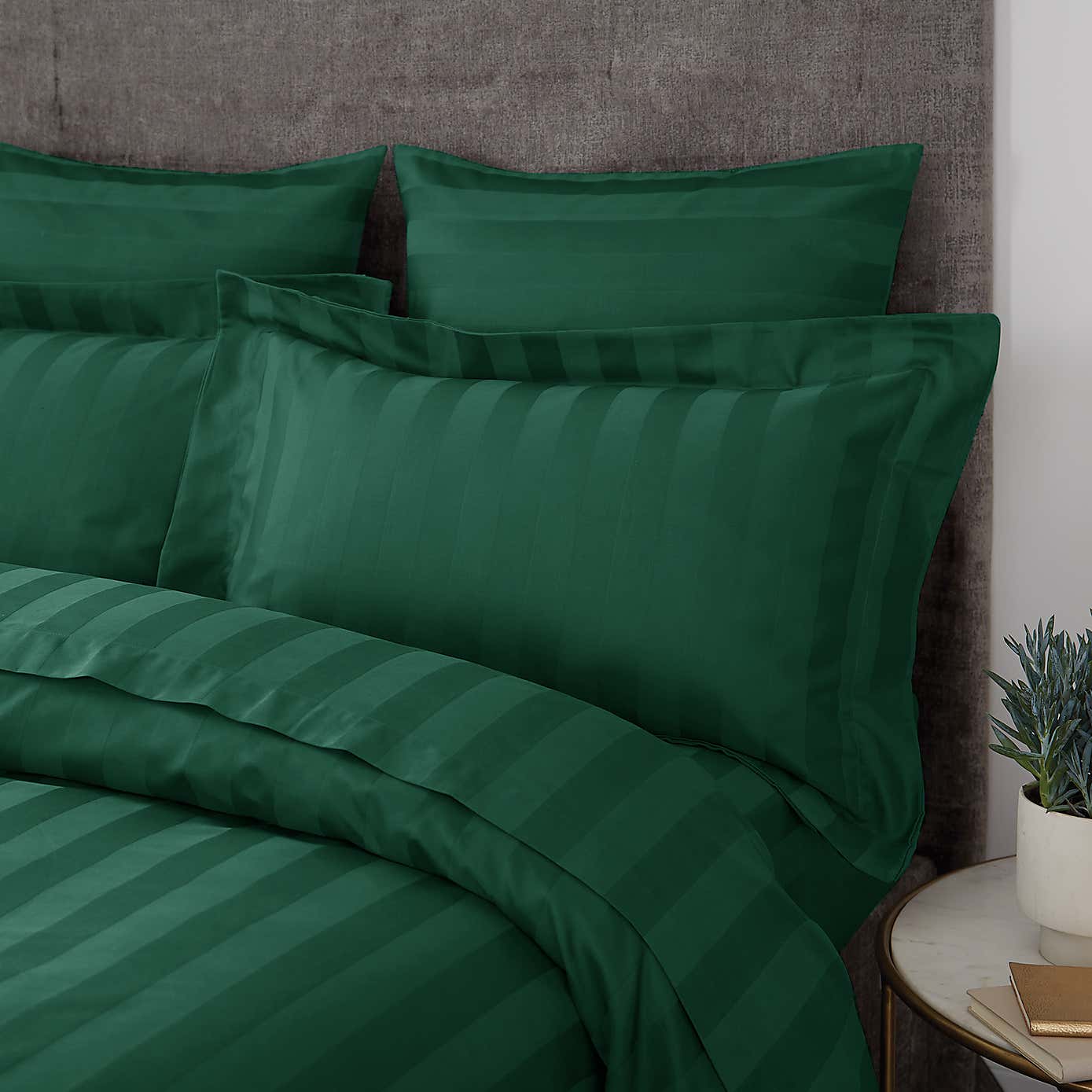 Hotel Egyptian Cotton 230 Thread Count Stripe Oxford Pillowcase