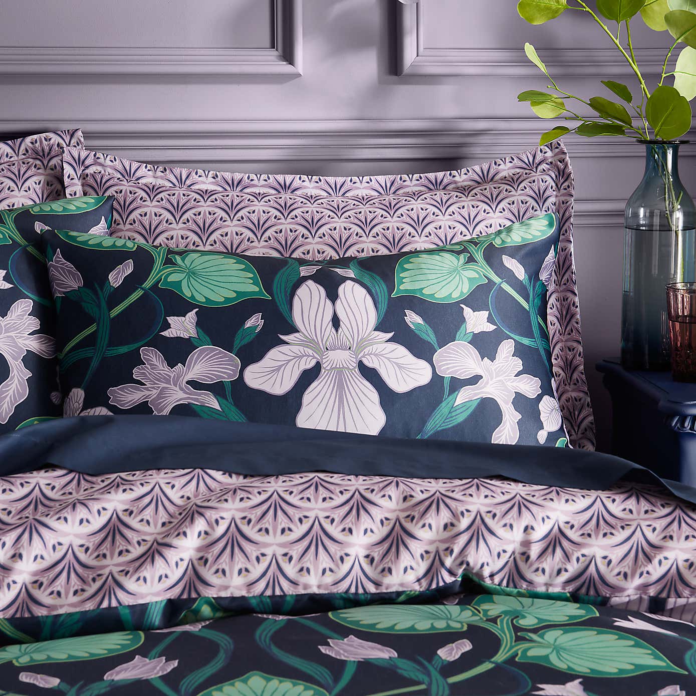 Nouveau Iris Duvet Cover and Pillowcase Set