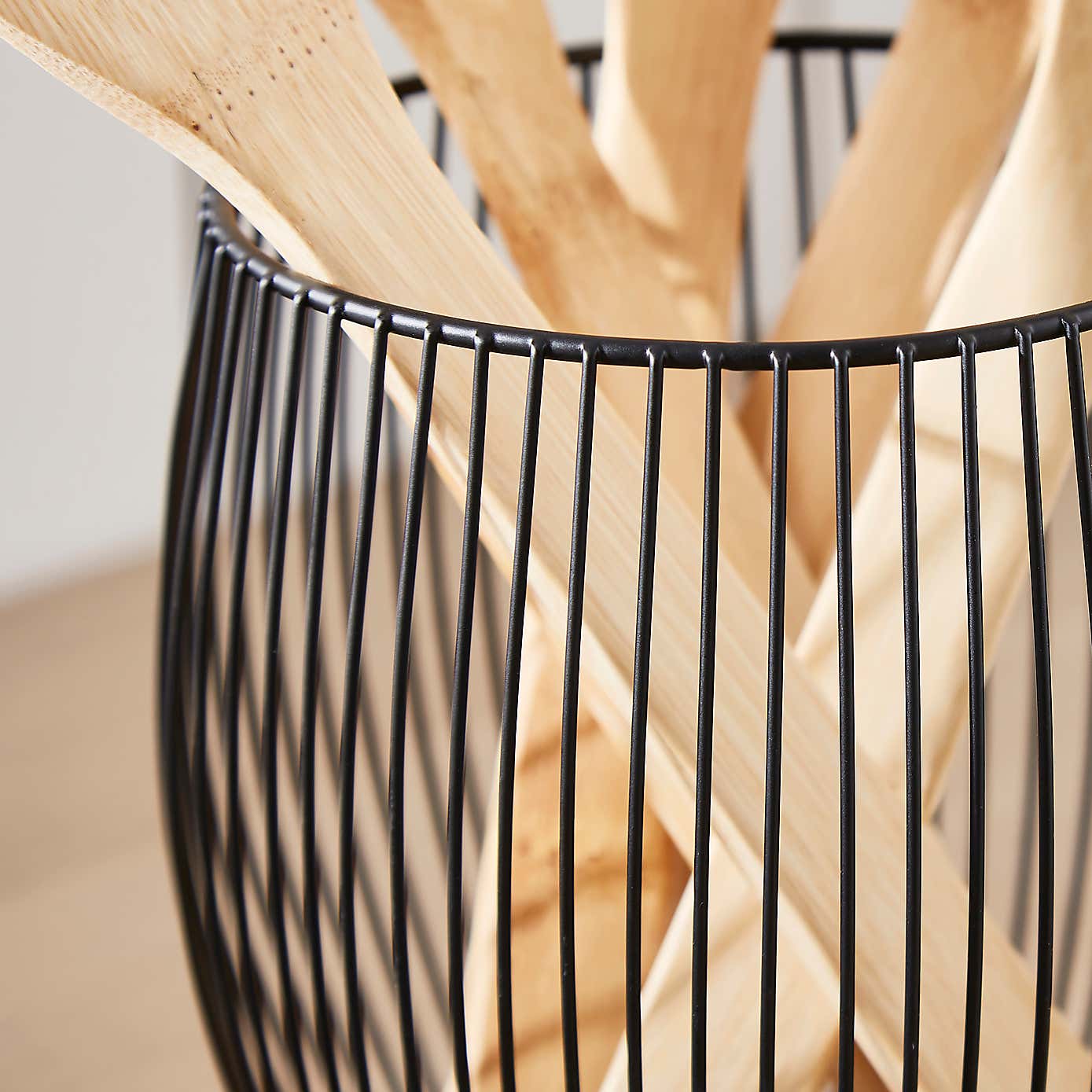 Elements Metal Wire Utensil Pot