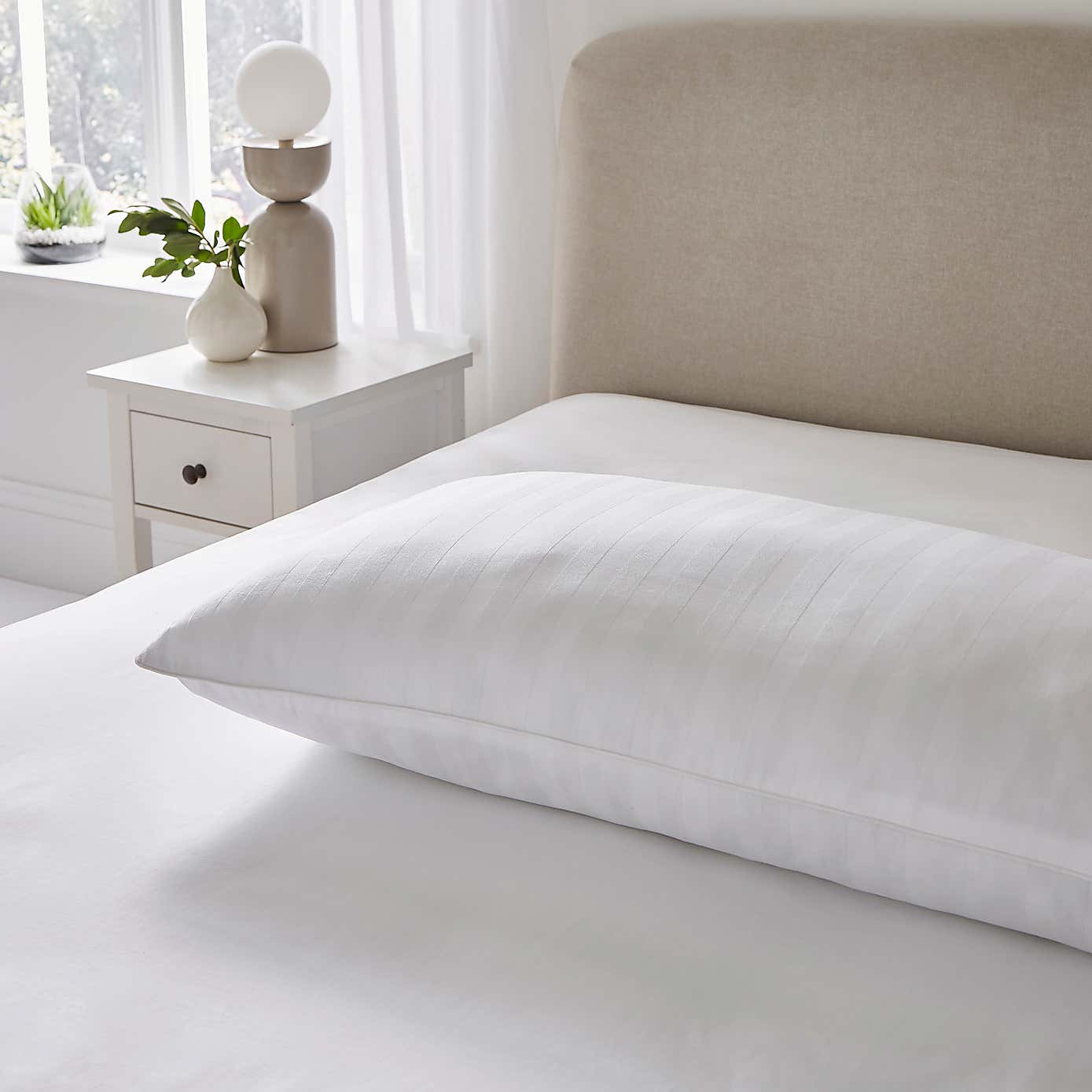 Hotel Luxury Cotton AA Kingsize Pillow