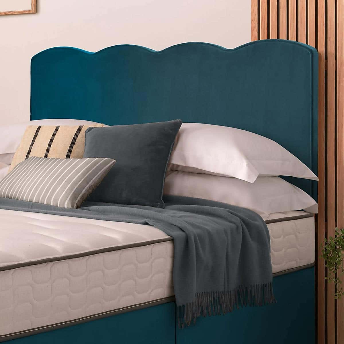 Silentnight 2 Drawer Divan Bed With Velvet Wave Headboard