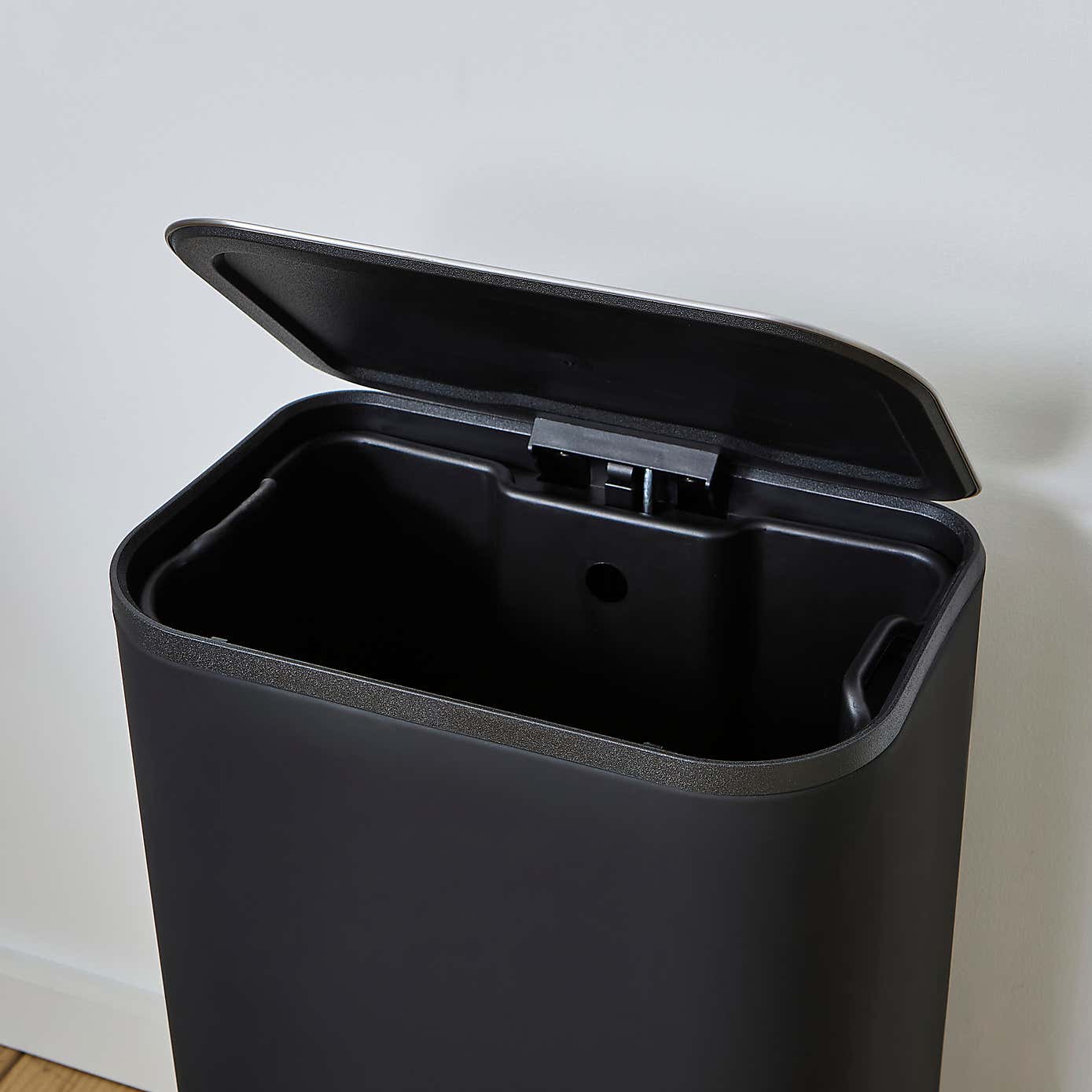 Sleek Soft Touch 30L Bin