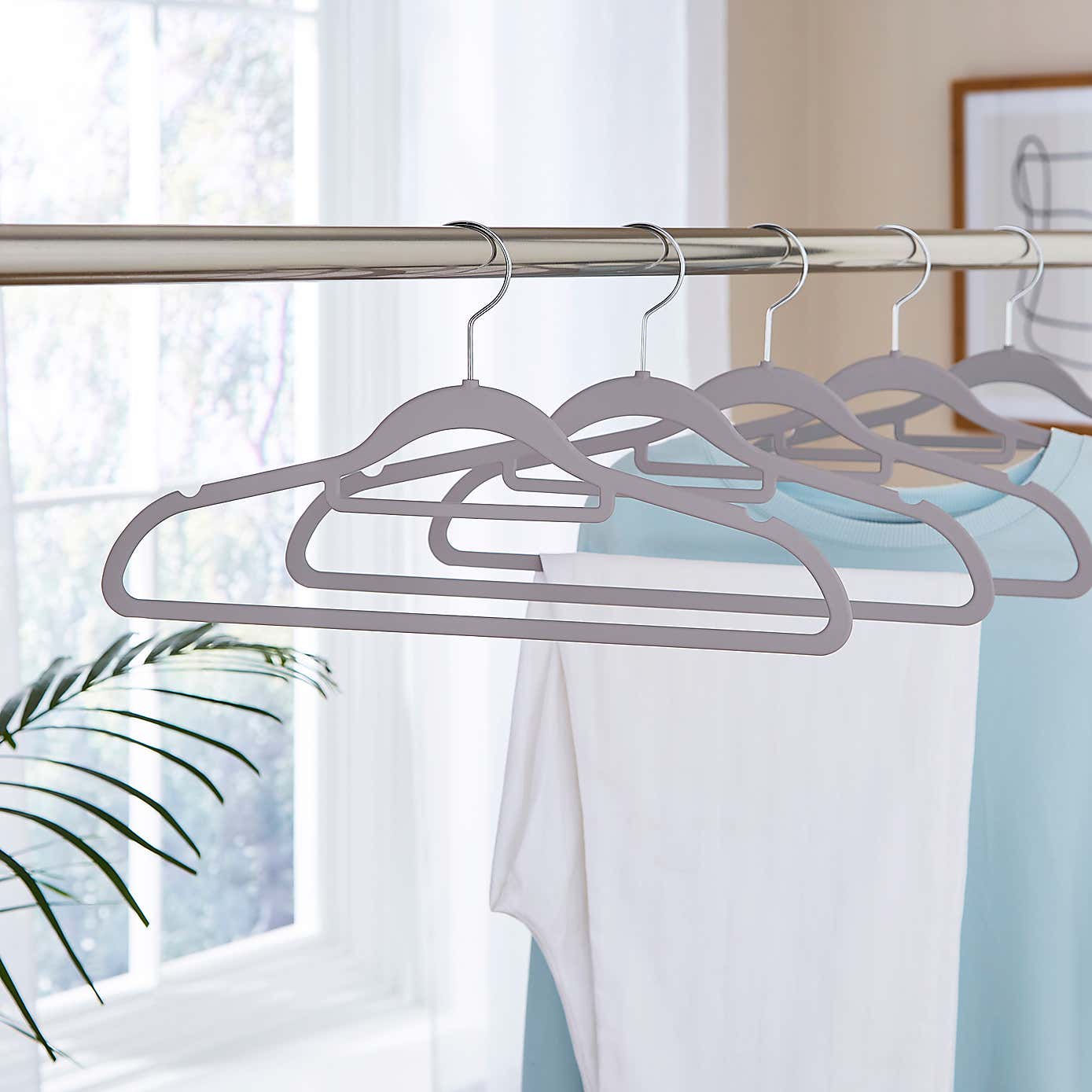 Pack of 5 Non Slip Hangers